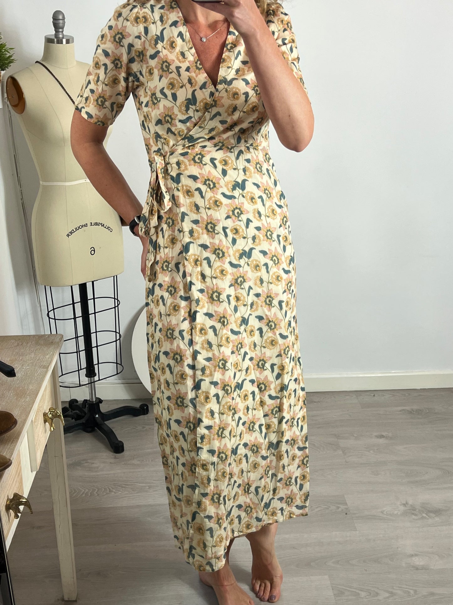 LOUISE MISHA. Vestido amarillo flores T.40