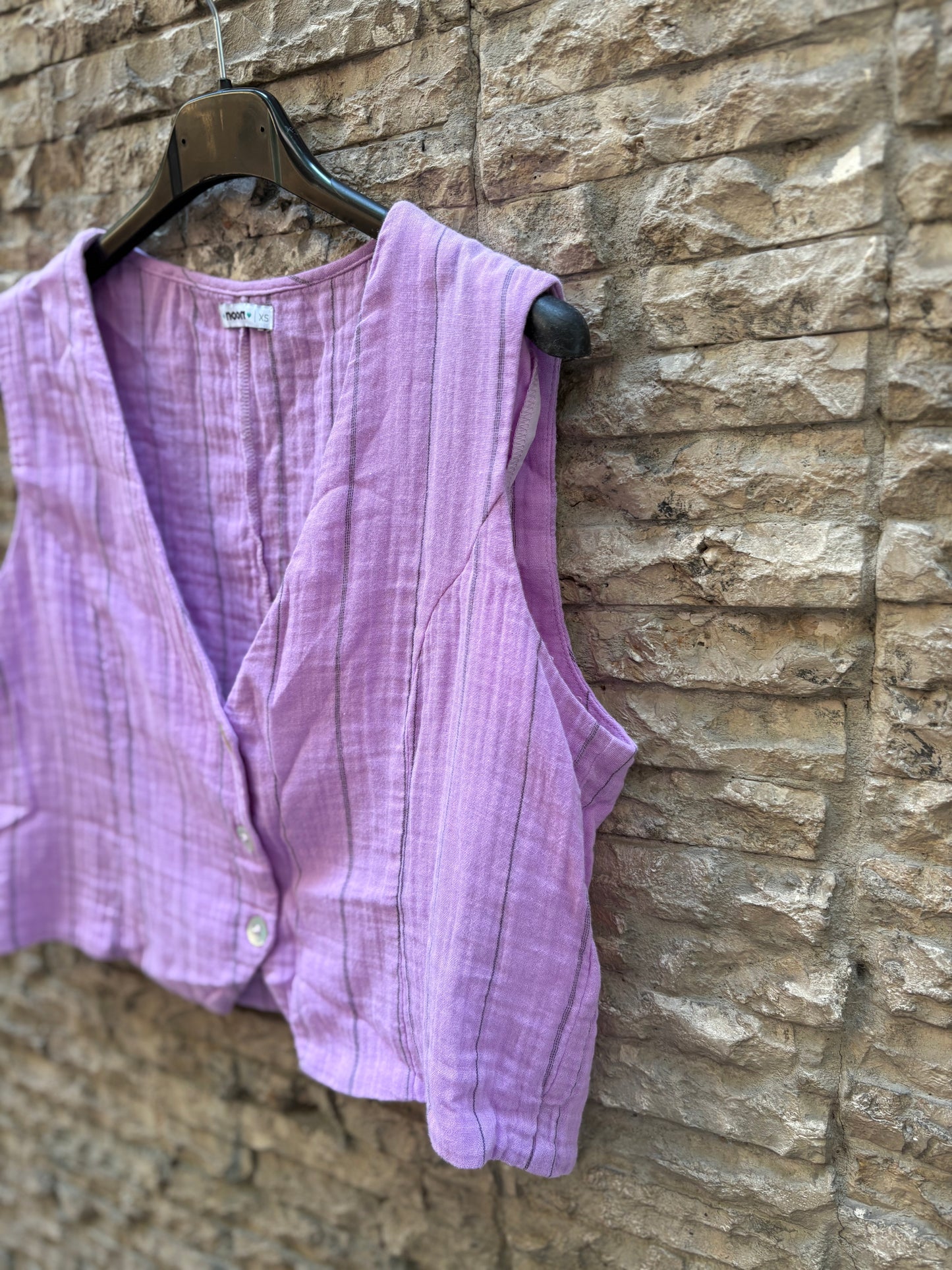 NOON. Lilac striped vest. XS