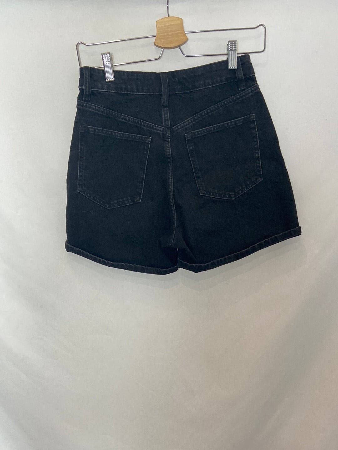 ZARA. Shorts vaqueros negros T.34