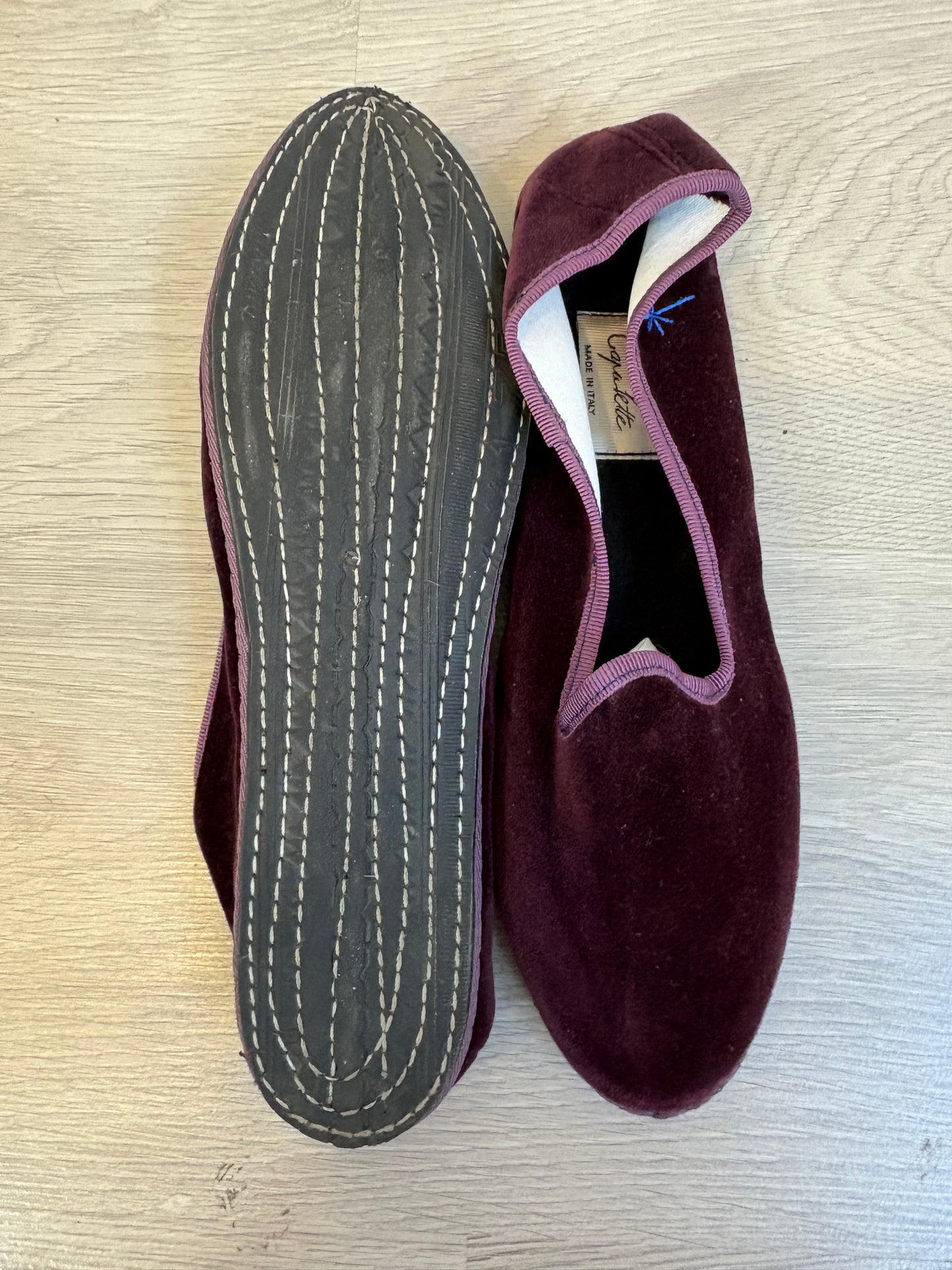 CAPULETTE. Venecianas terciopelo berenjena. T 41