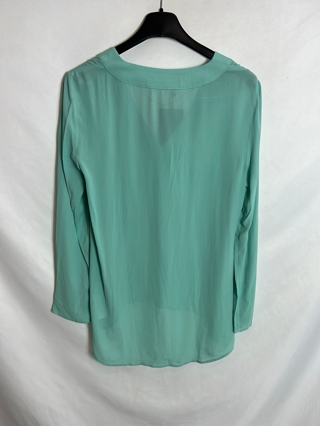 ZARA. Asymmetrical light green blouse. T XS