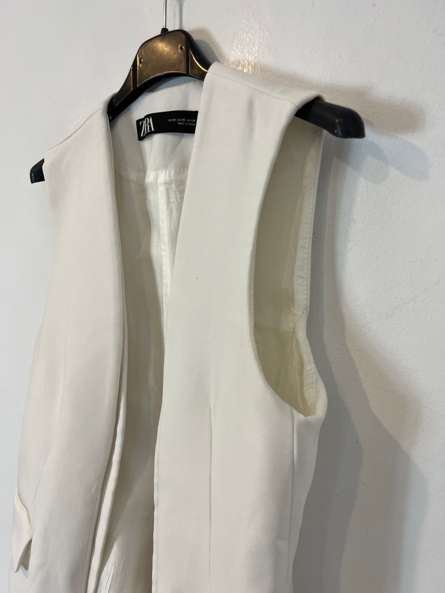 ZARA. White vest. XS