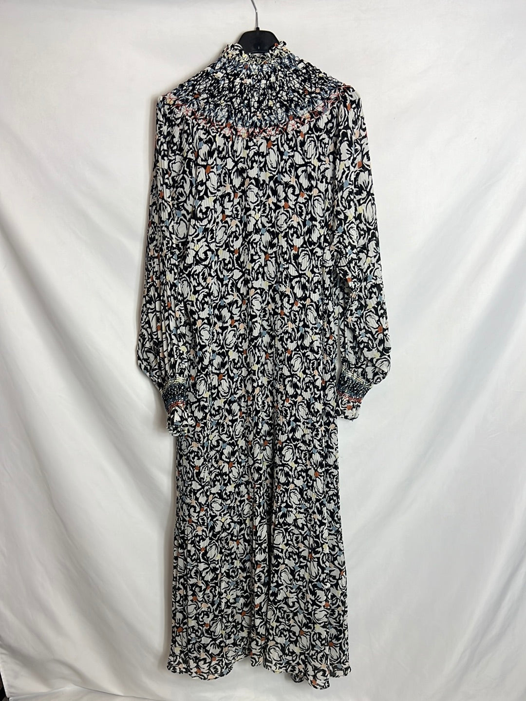 SFERA. Vestido midi plisado detalle nido de abeja. T L