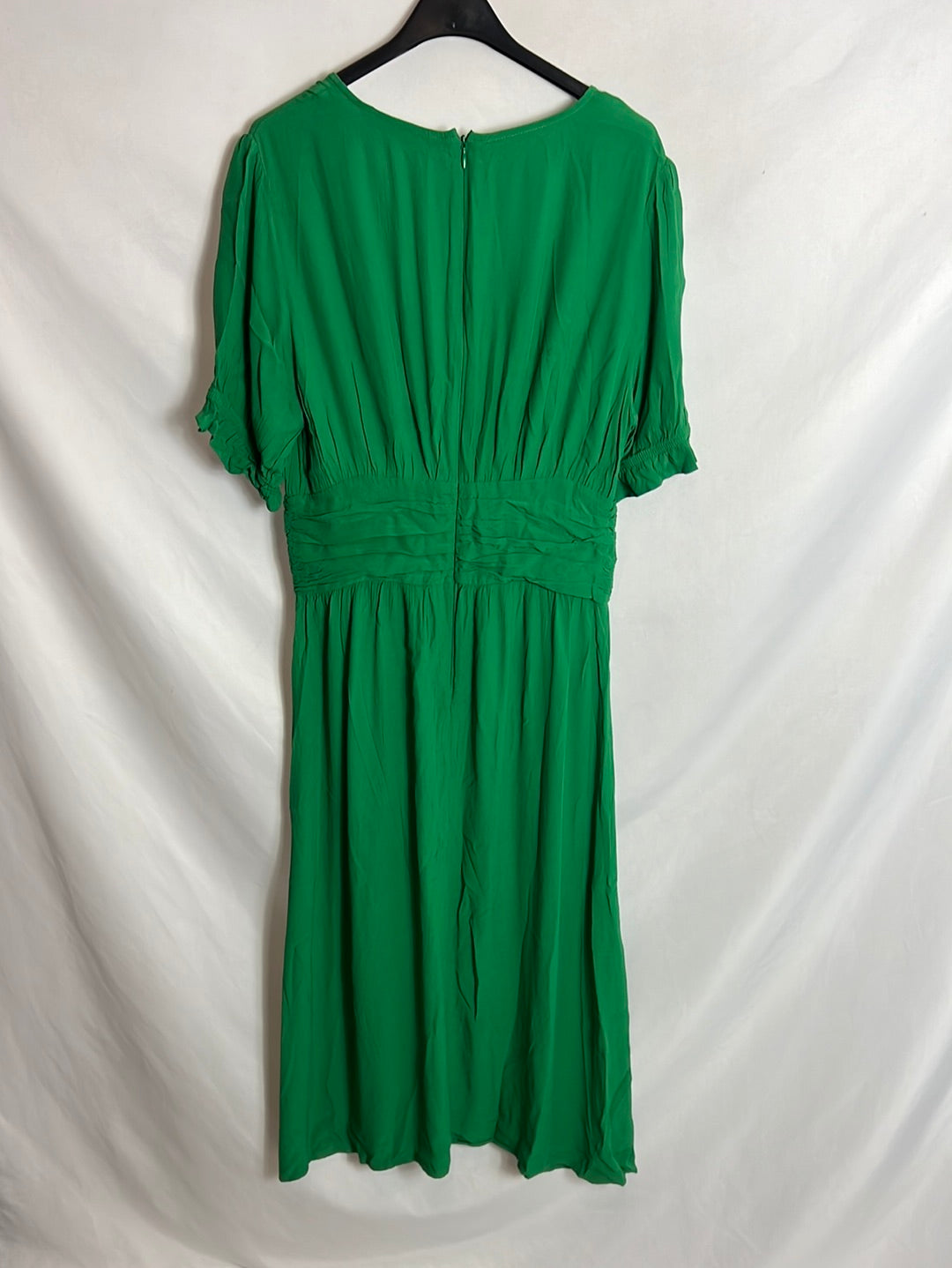 ZARA. Vestido midi verde abotonado. T M