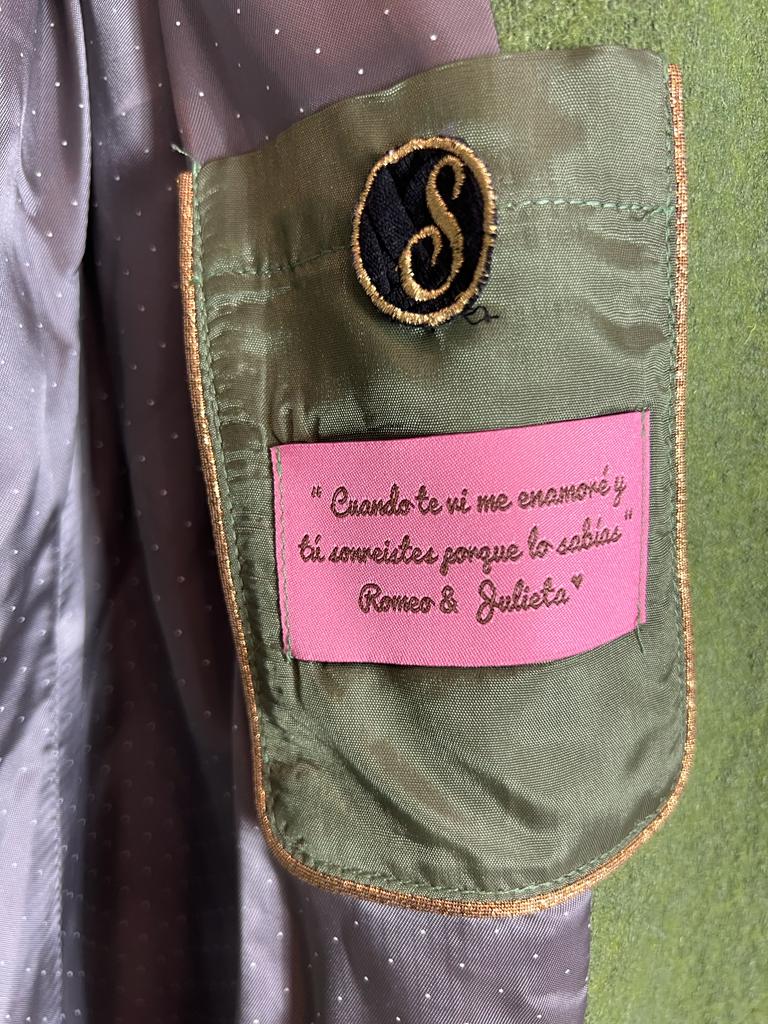 DIME ROMEO. Blazer/abrigo verde botones dorados. T XS