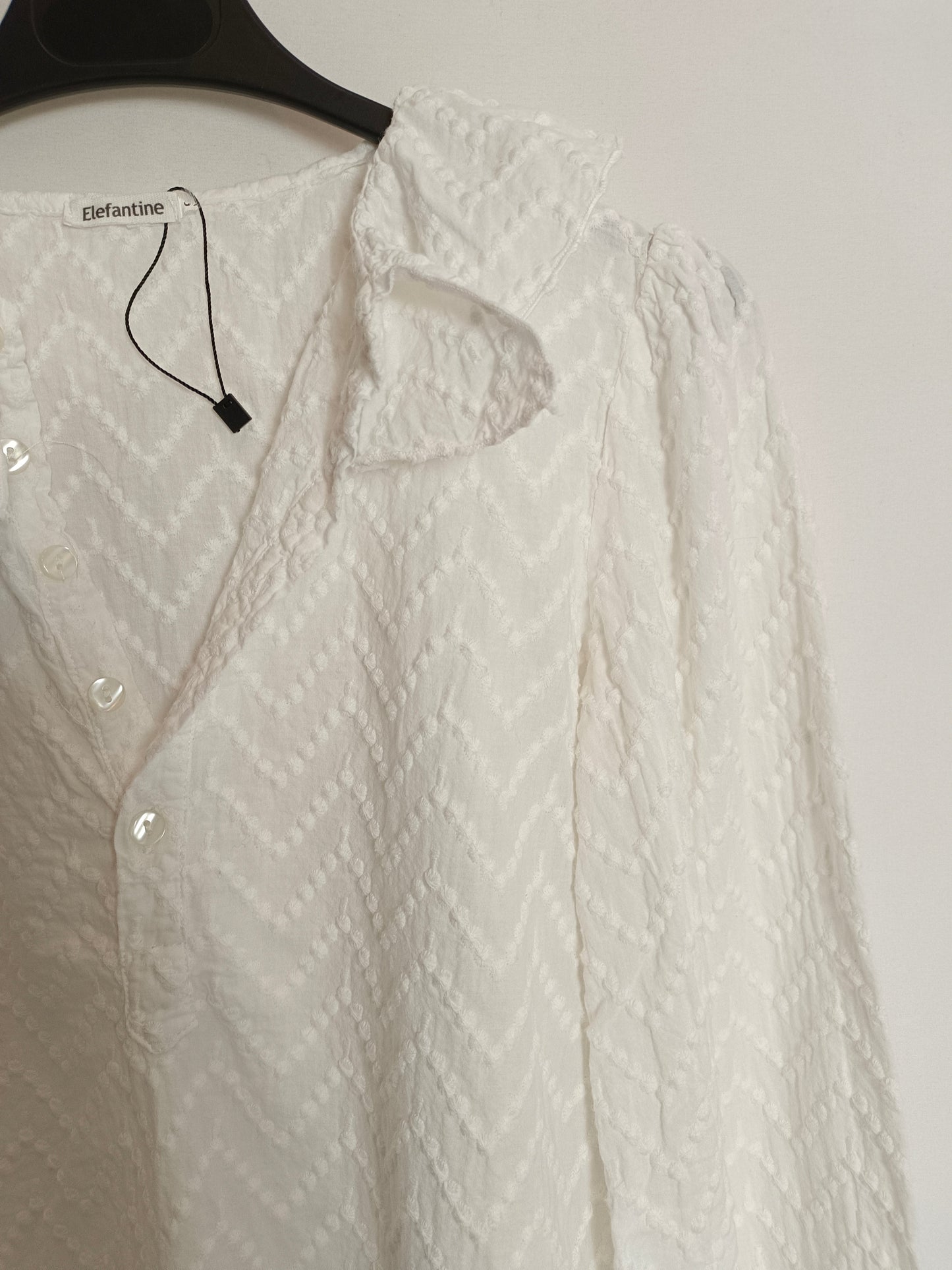 ELEFANTINE. Blusa blanca textura T.s