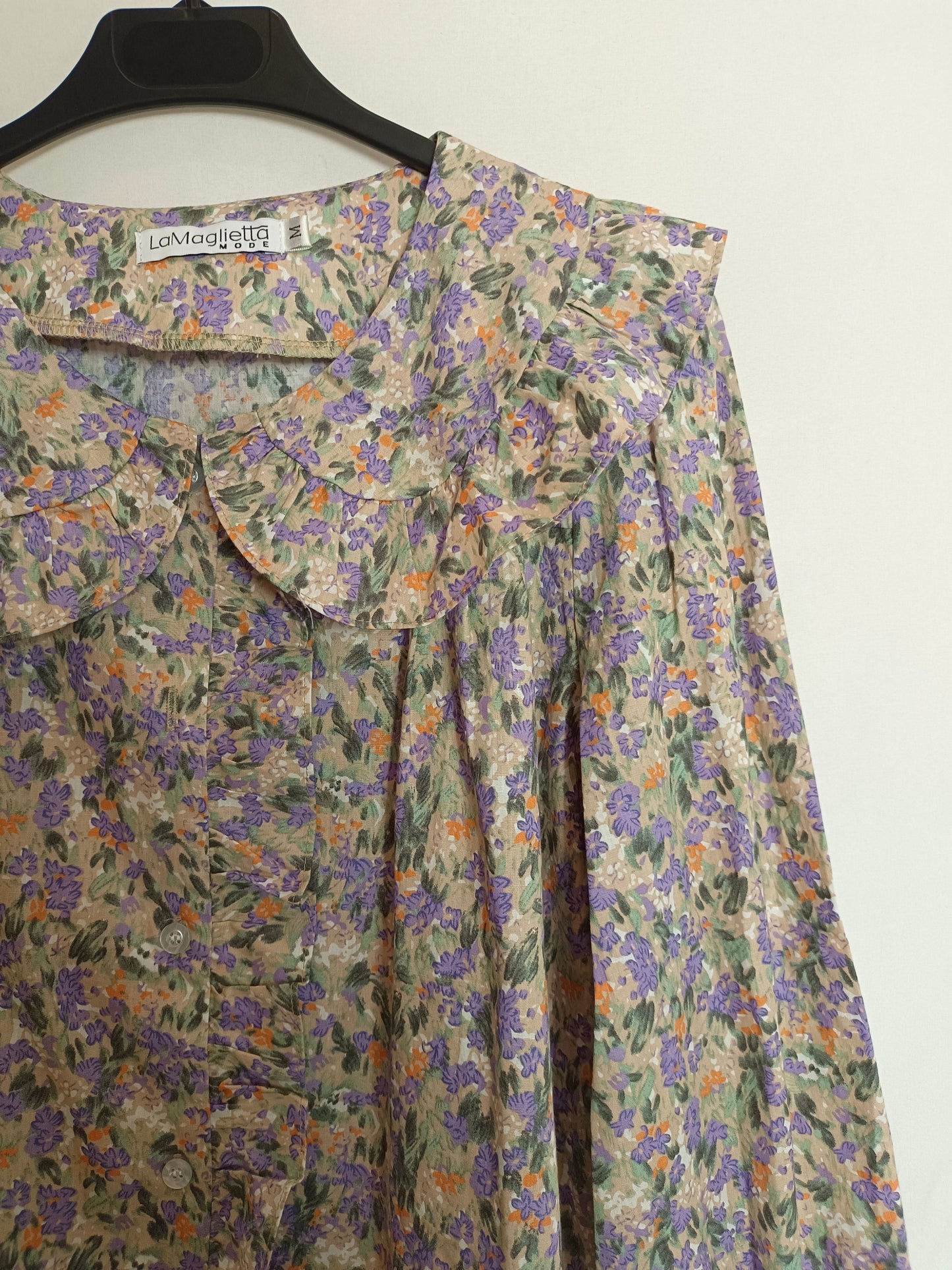 LAMAGLIETTA. Tm beige floral blouse