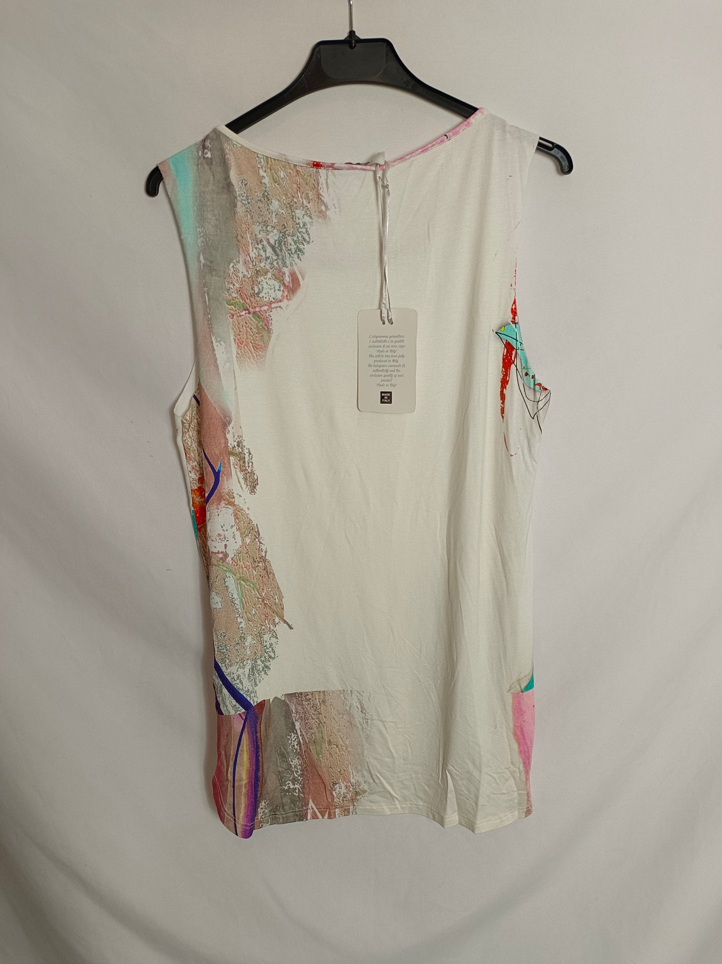 PLEASE. Flowing beige printed top. TM