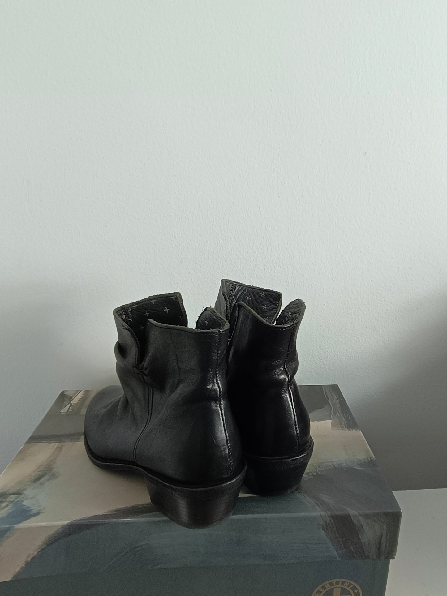 FIORENTINI BAKER. Botines negro piel T.37(tara)