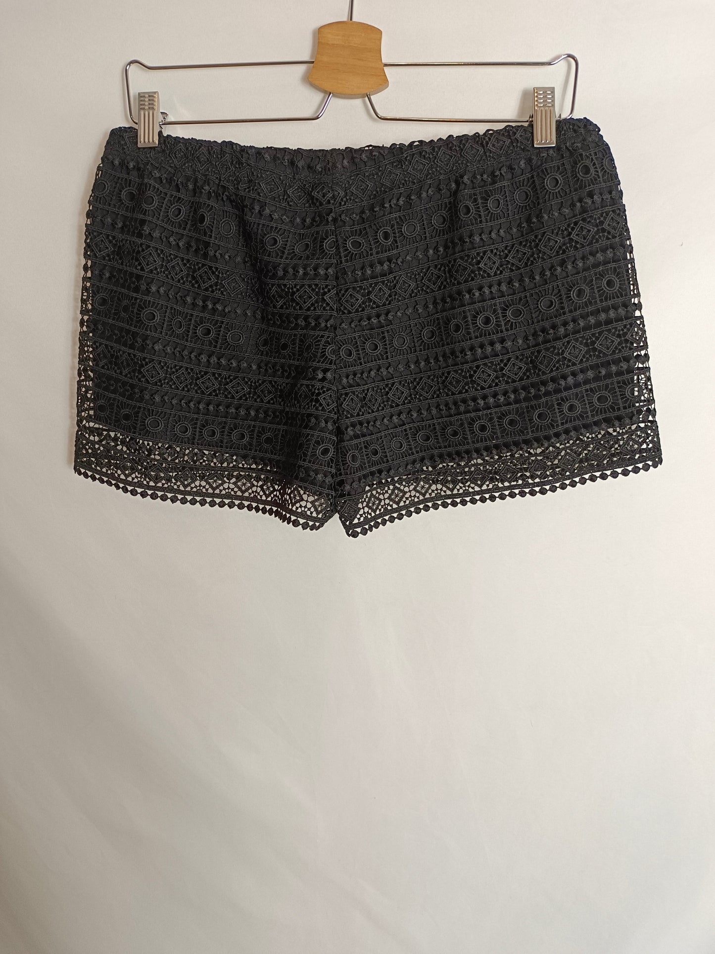 H&M. Shorts negro encaje T.m