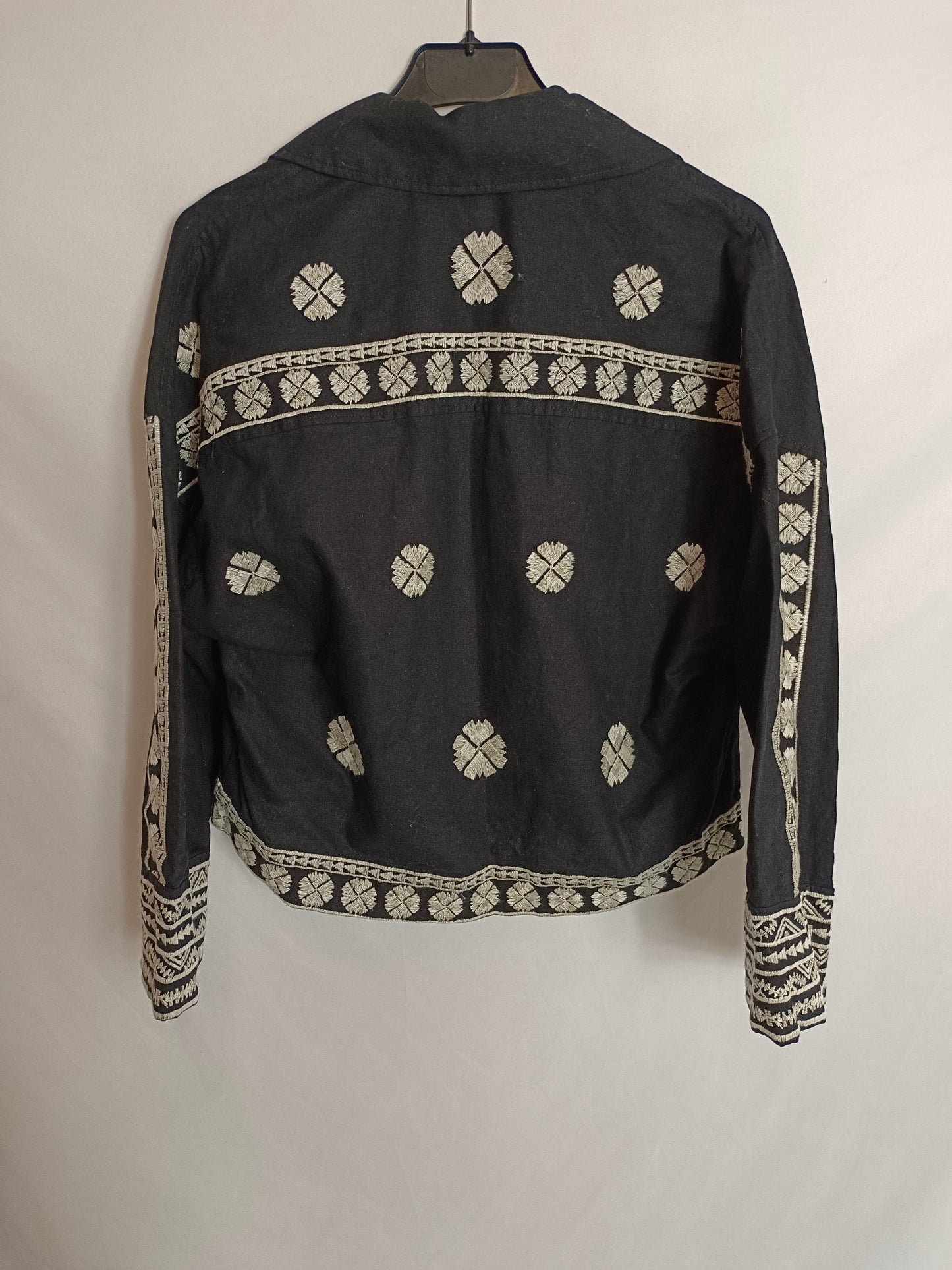ZARA. Chaqueta/blusa negra bordada T.xs