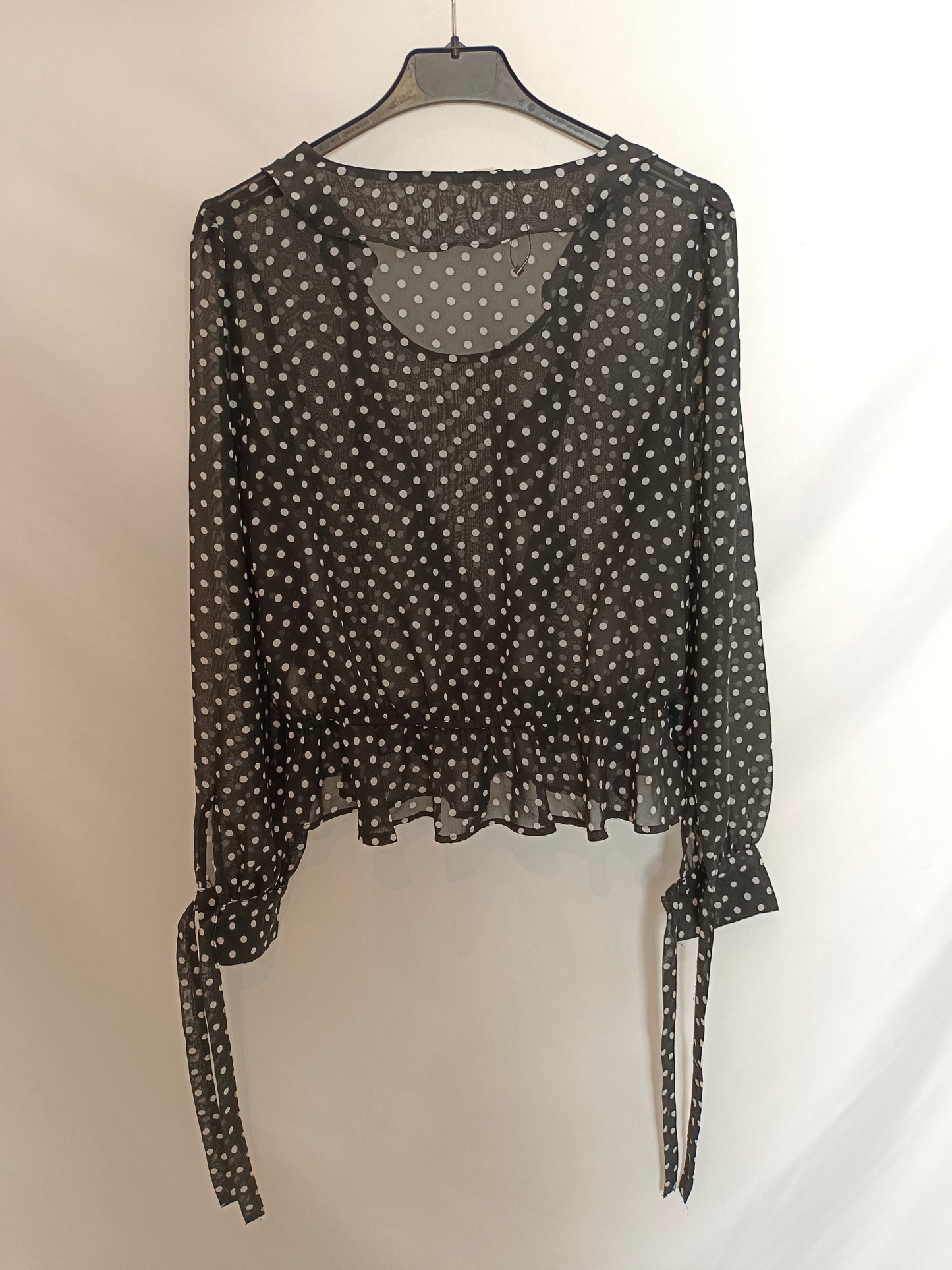 SFERA. Blusa negra lunares T.m