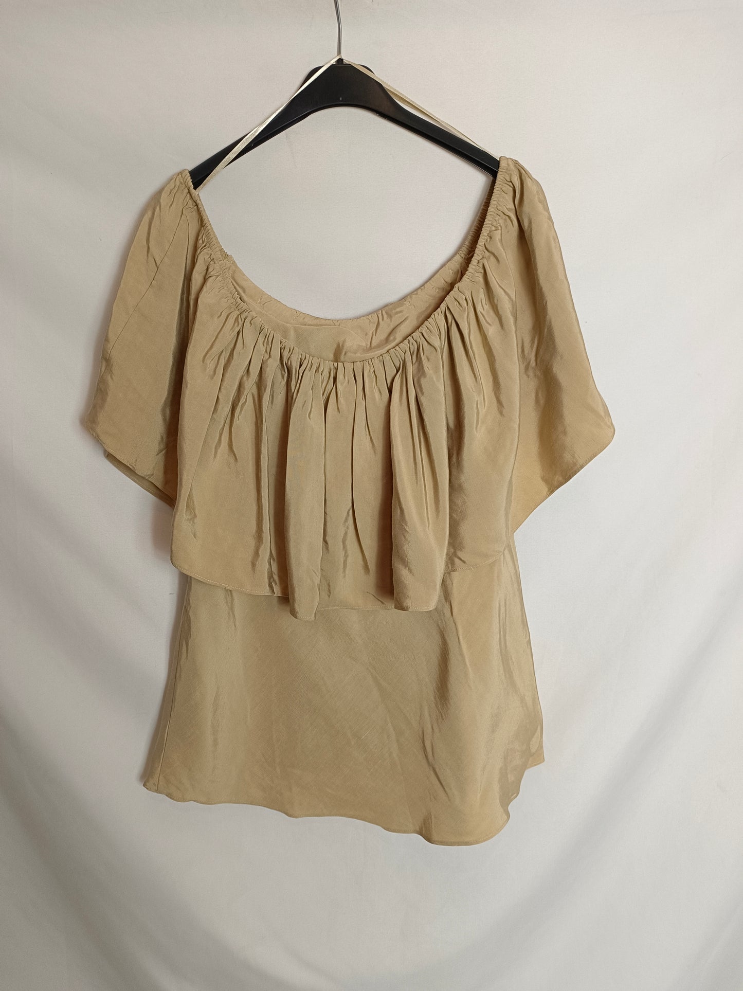 ZARA. Beige ts ruffle top