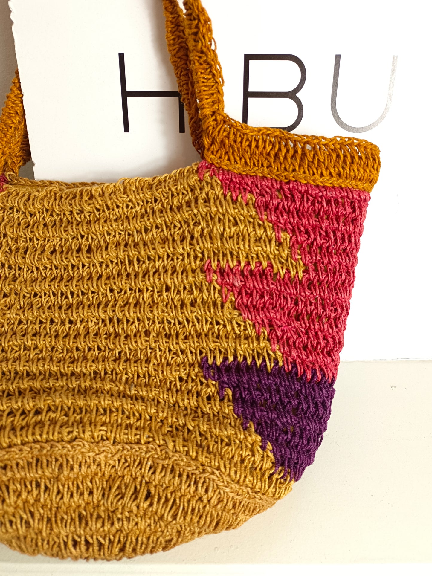 ZARA. Bolso de rafia colores