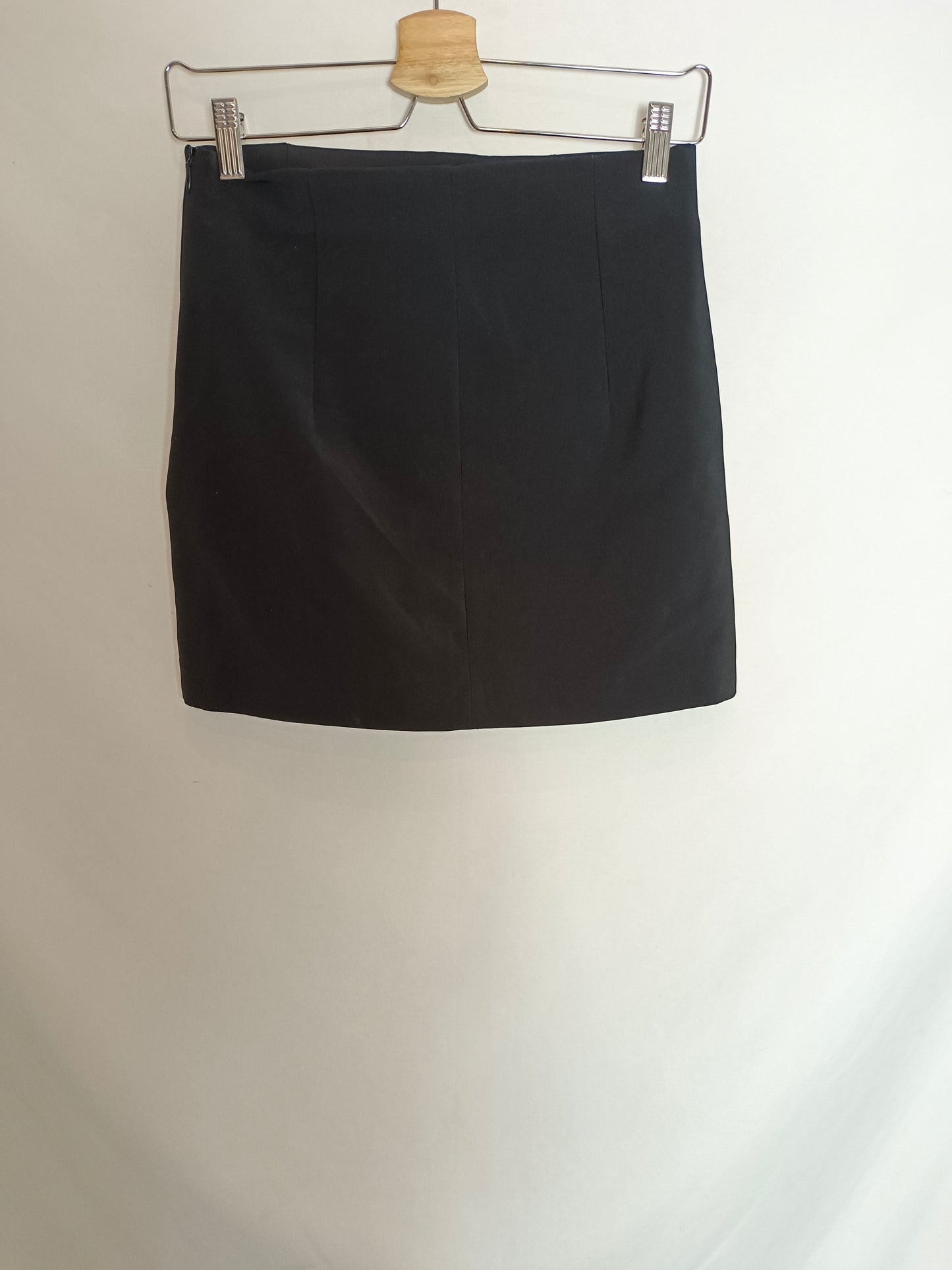 ZARA. Falda negra entallada T.xs