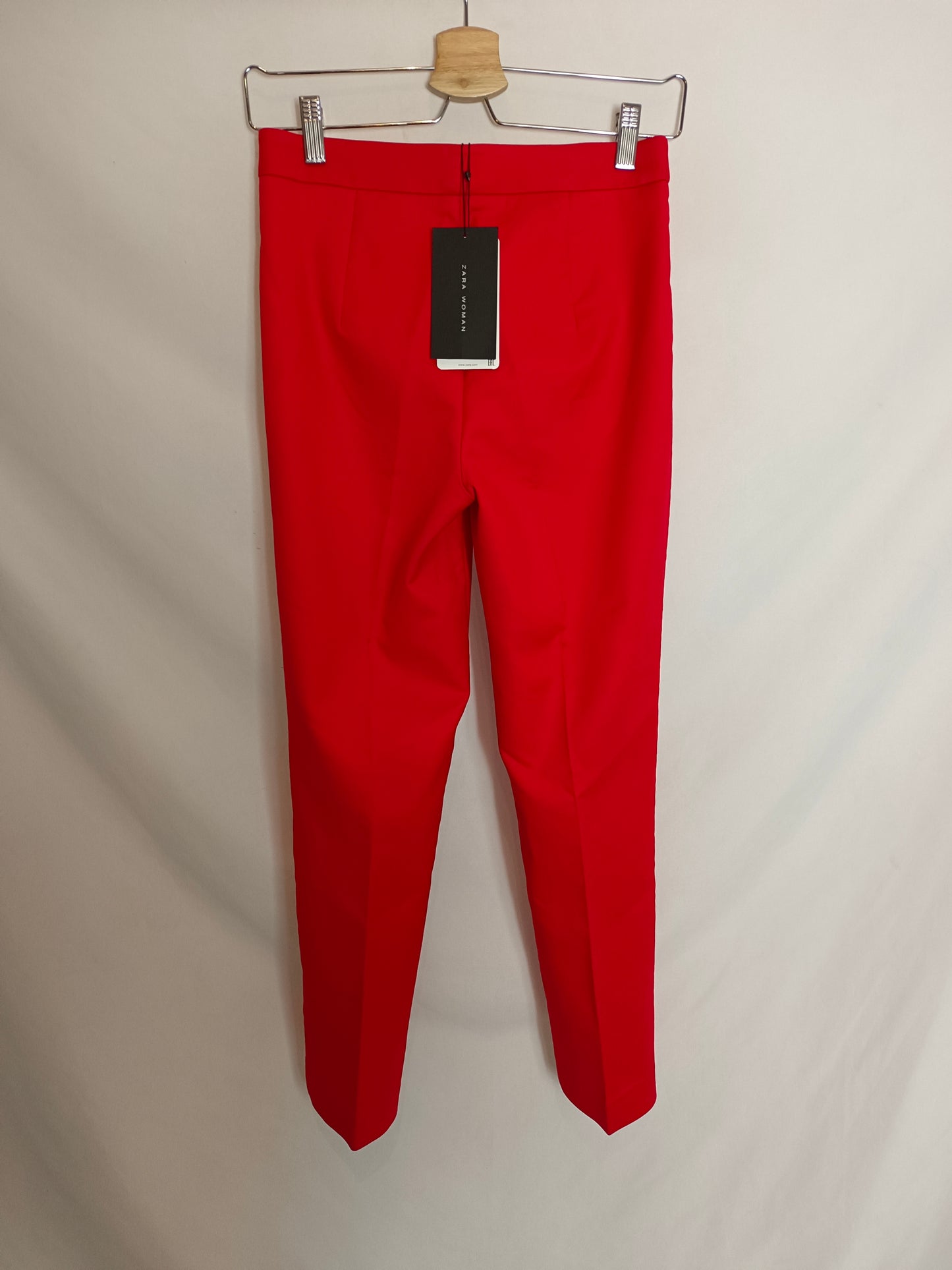 ZARA. Pantalón rojo de vestir T.xs