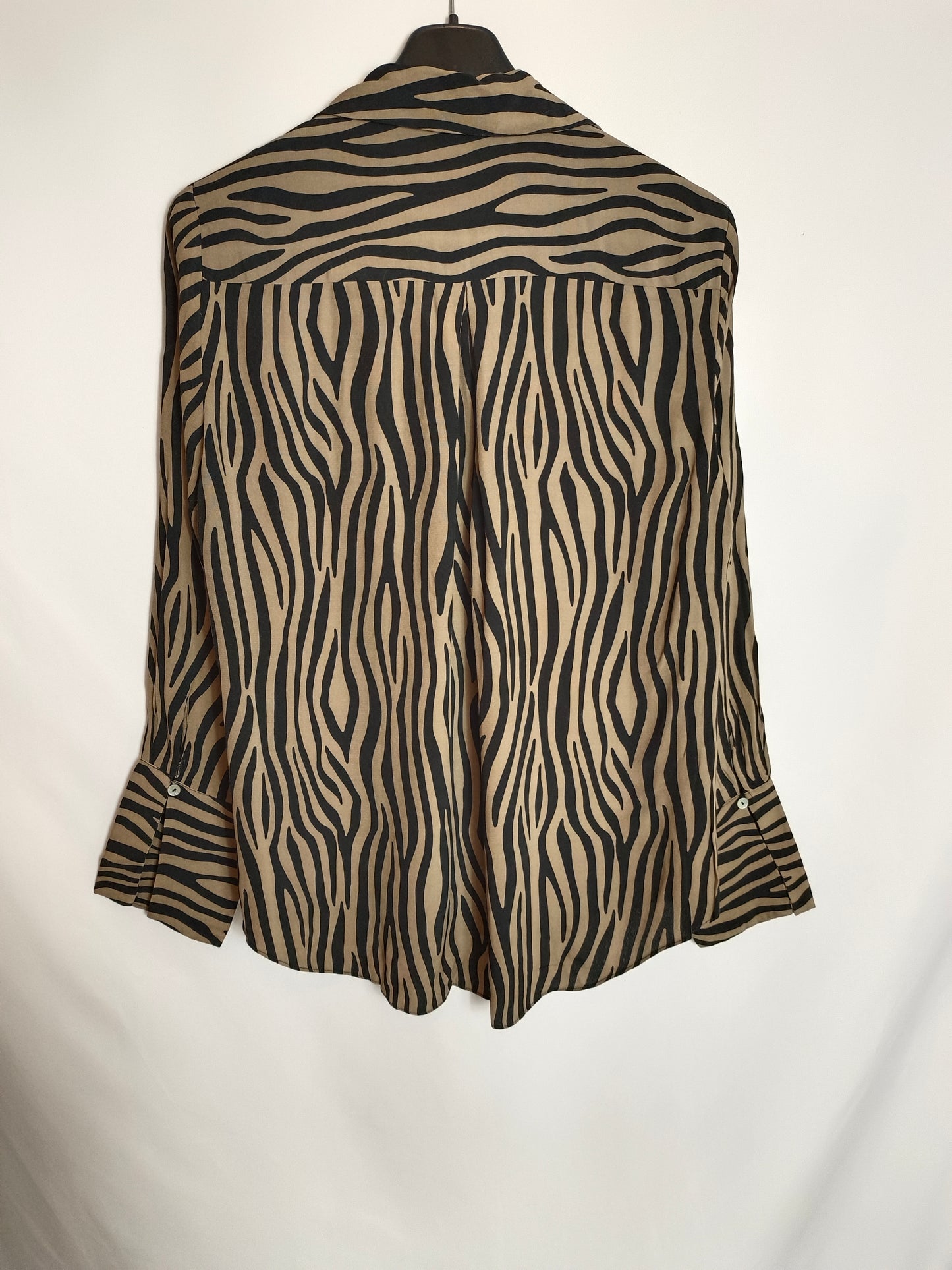 ZARA. Flowy print blouse Ts