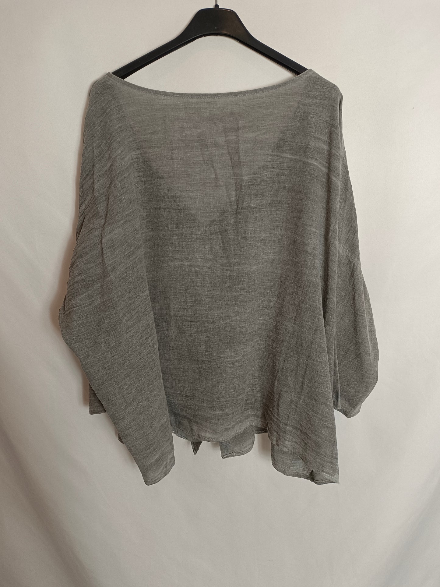 OTRAS. Blusa gris abotonada Tu(s/m)