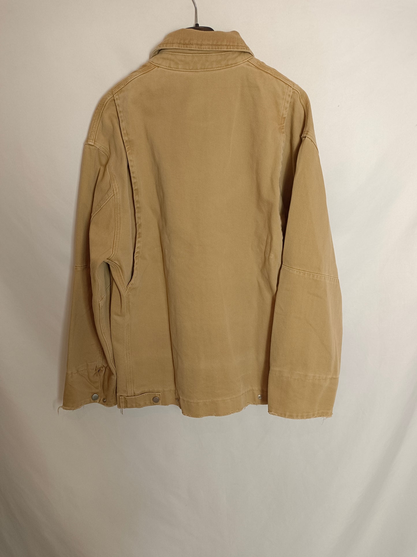 ZARA. Cazadora beige denim T.xs