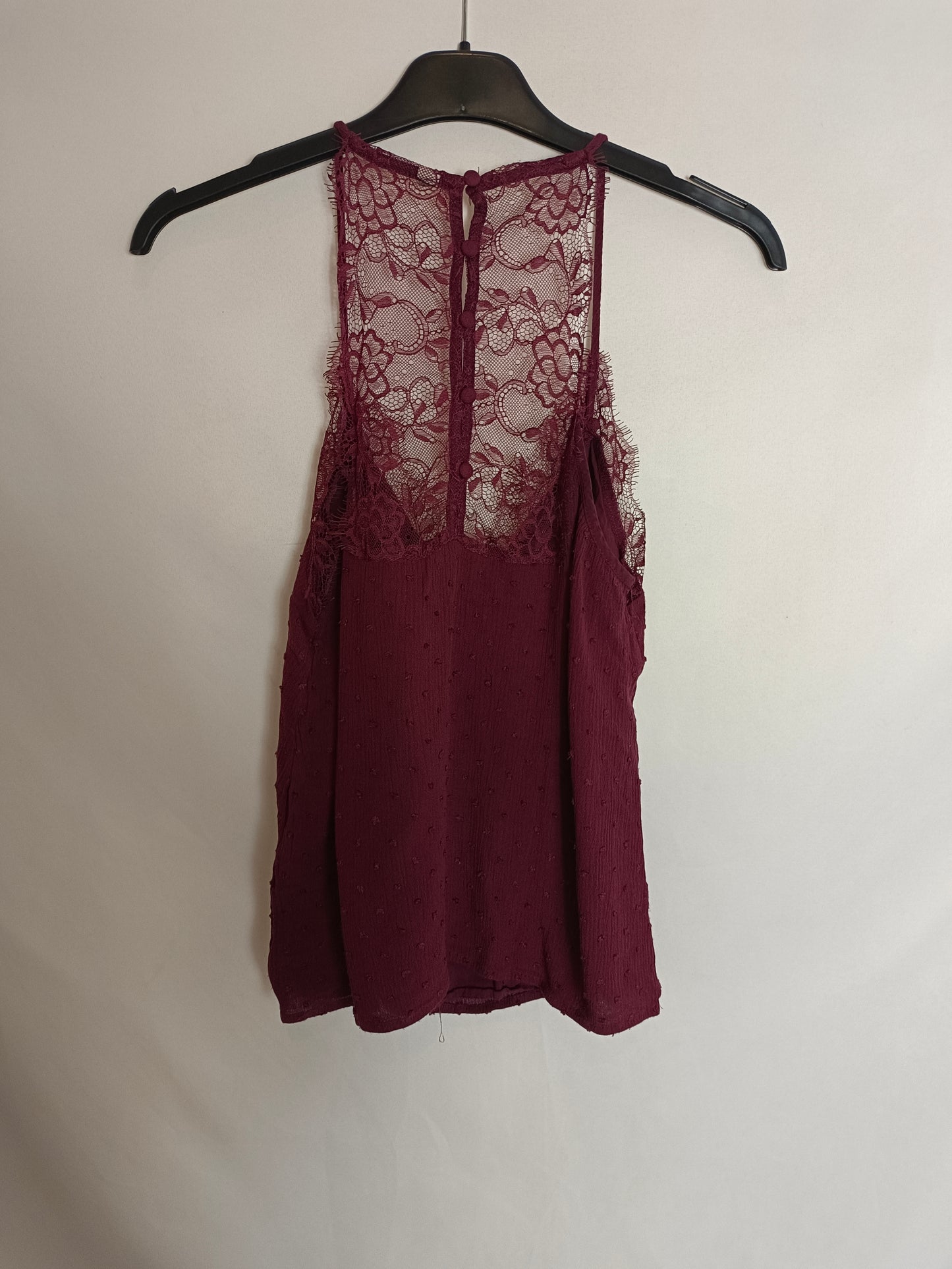 STRADIVARIUS. Top burdeos encaje. T XS/S