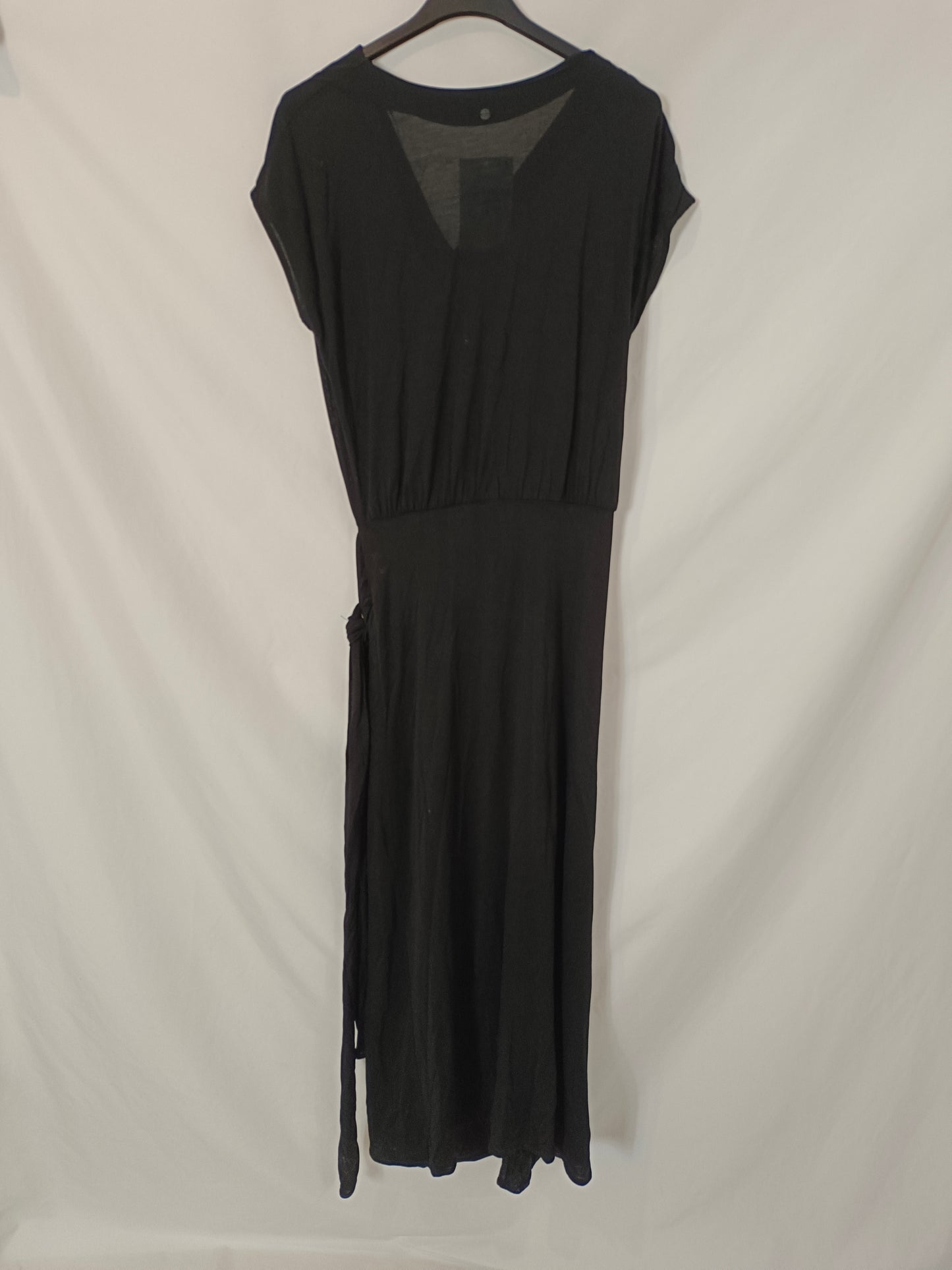 SCALPERS. Vestido negro midi fluido. T S