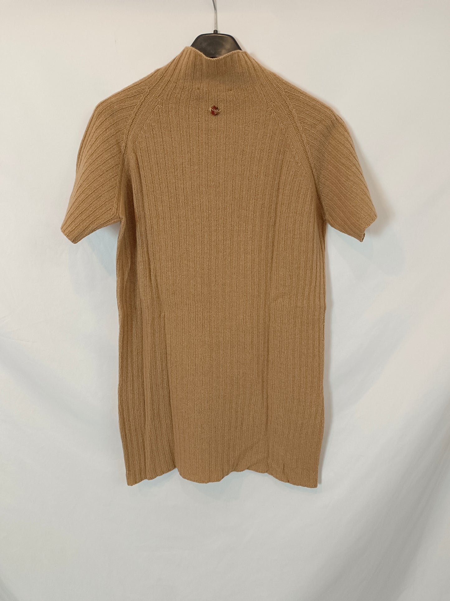 MARCIANO BY GUESS. top punto beige ochos T.s