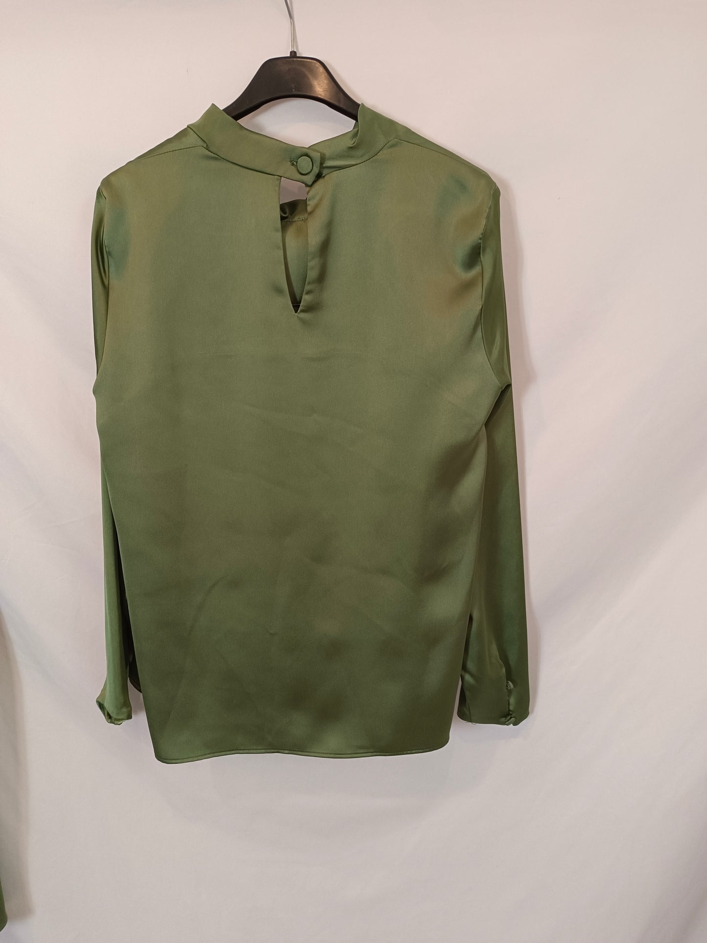 ZARA. Total satin green look Ts