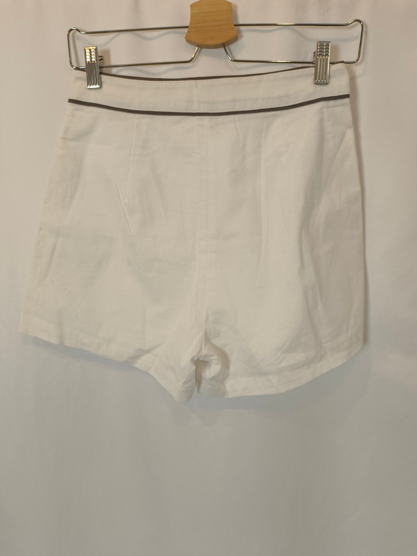 OTHERS. Total white look Tm