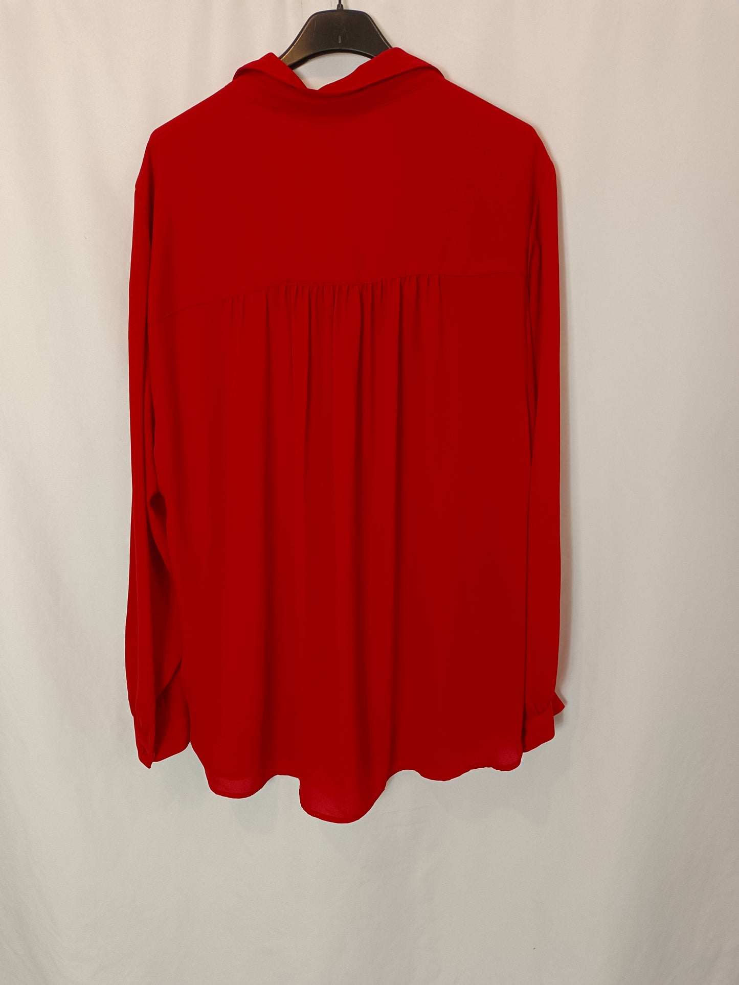 H&M. Red flowing blouse S.xl