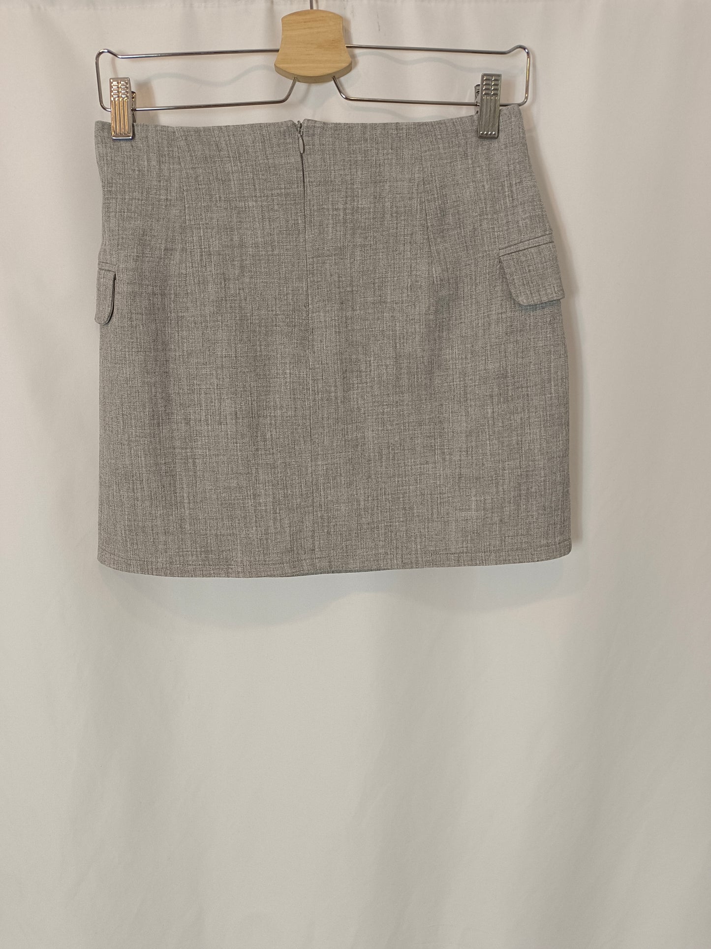 SINSAY. Gray skirt with Ts pockets
