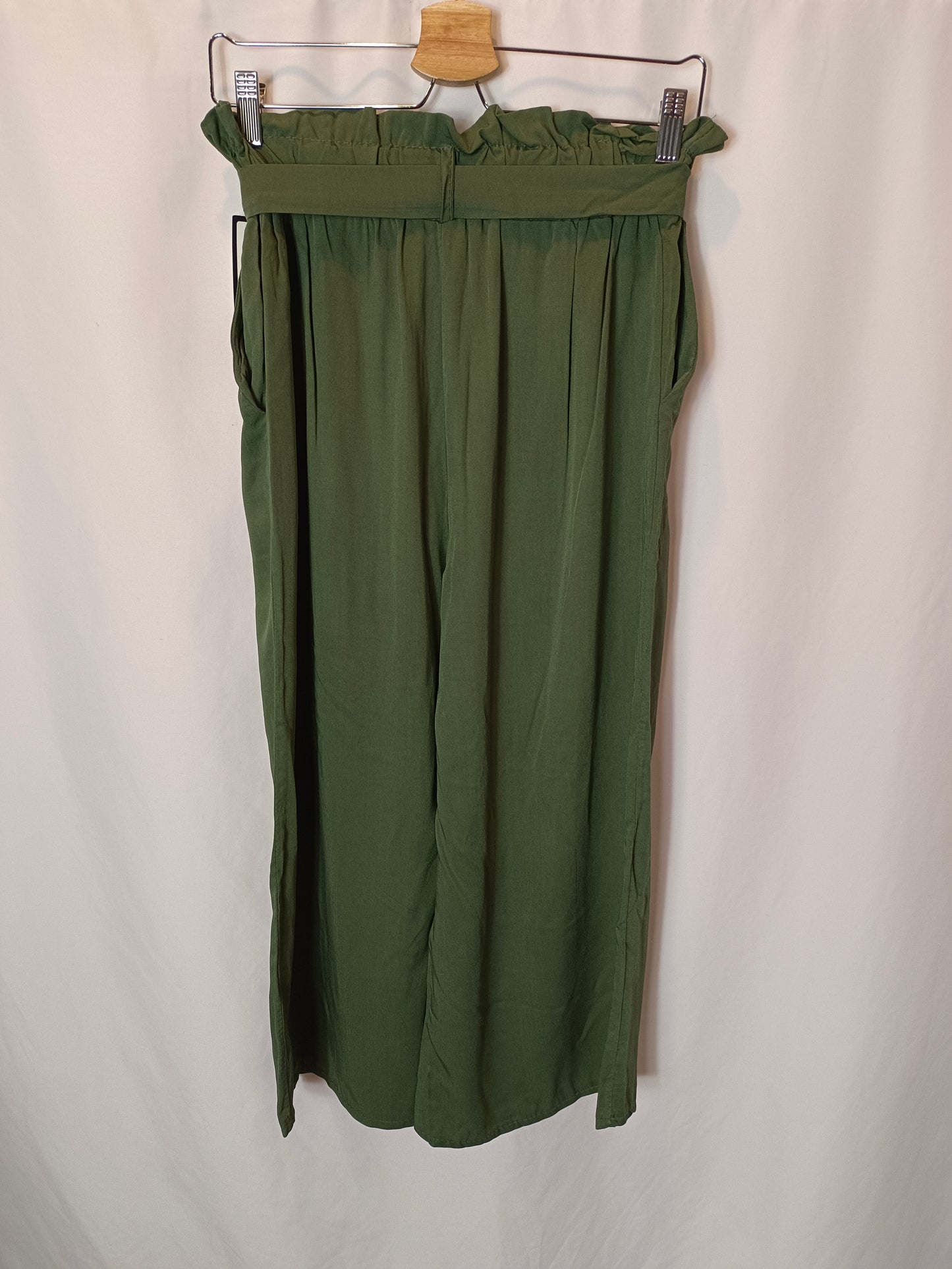 TOWERS BY ANDREA. pantalón fluido verde Tu(S)