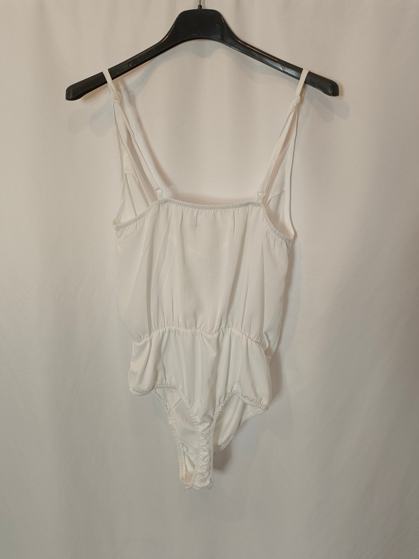 MISSGUIDED. Fluid white bodysuit T.36