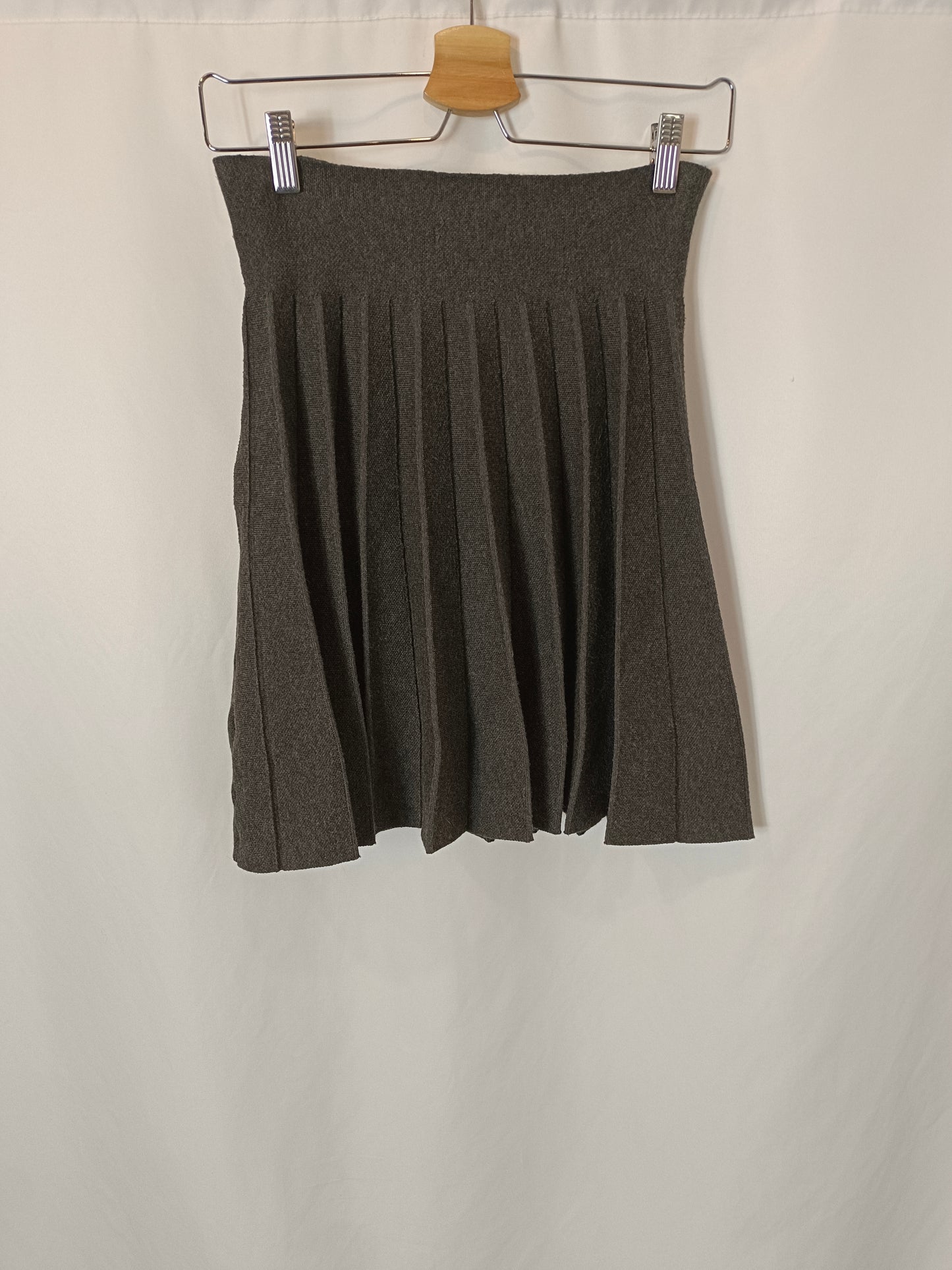 OTRAS. Falda gris punto tablas. T M