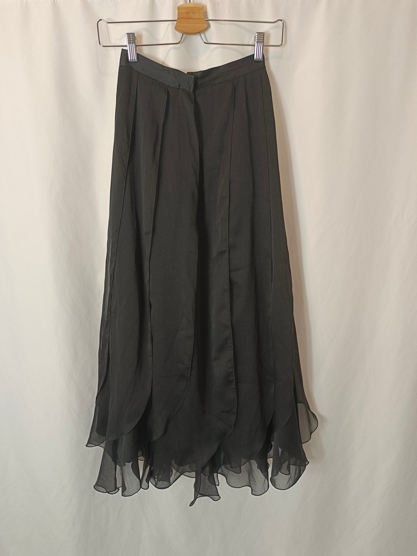 BIMANI. Falda midi negra pétalos T.32