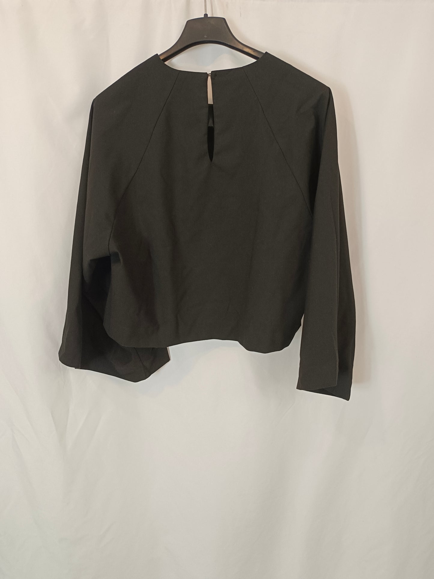 ZARA. Top corto negro T.s