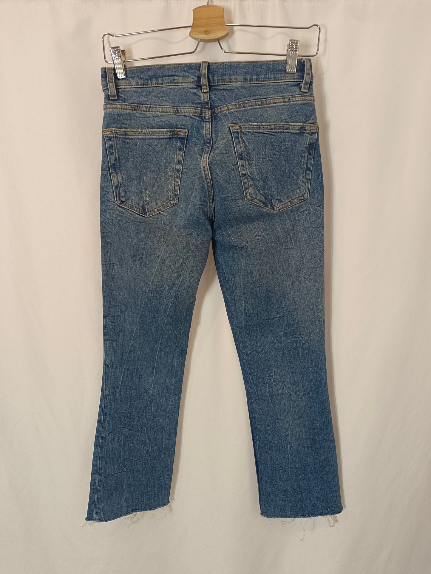ZARA. Pantalón vaquero recto rotos T.34