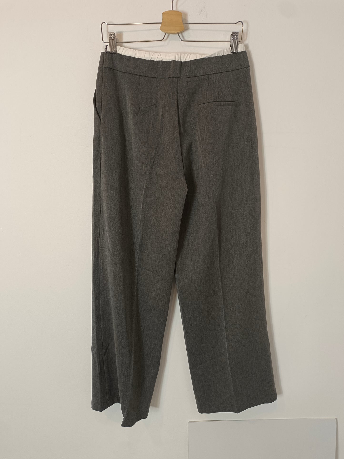 CARLOTA&CO. Pantalón gris cintura blanca T.l