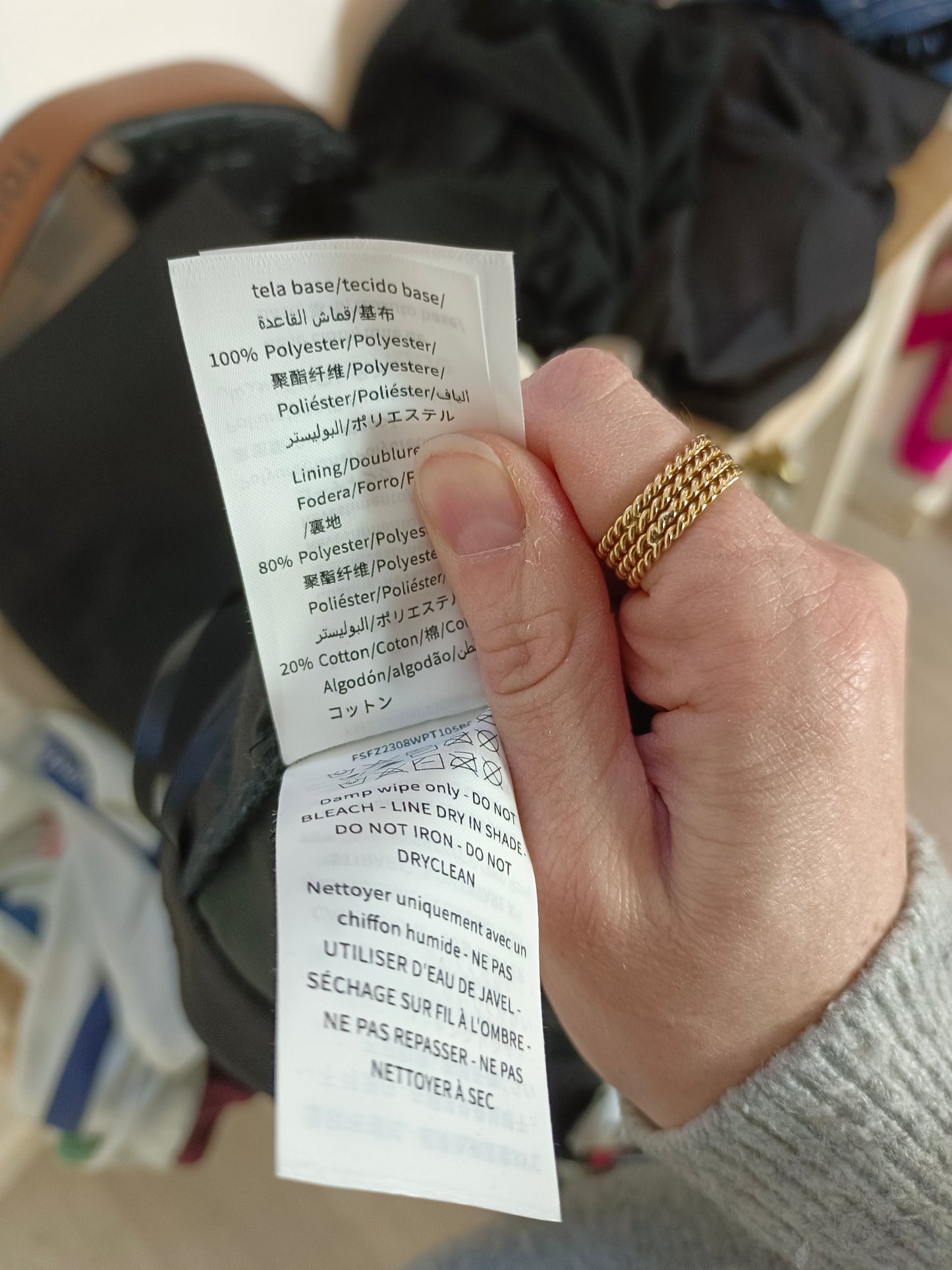 FABRIQUE. Pantalón negro pinzas efecto piel T.s