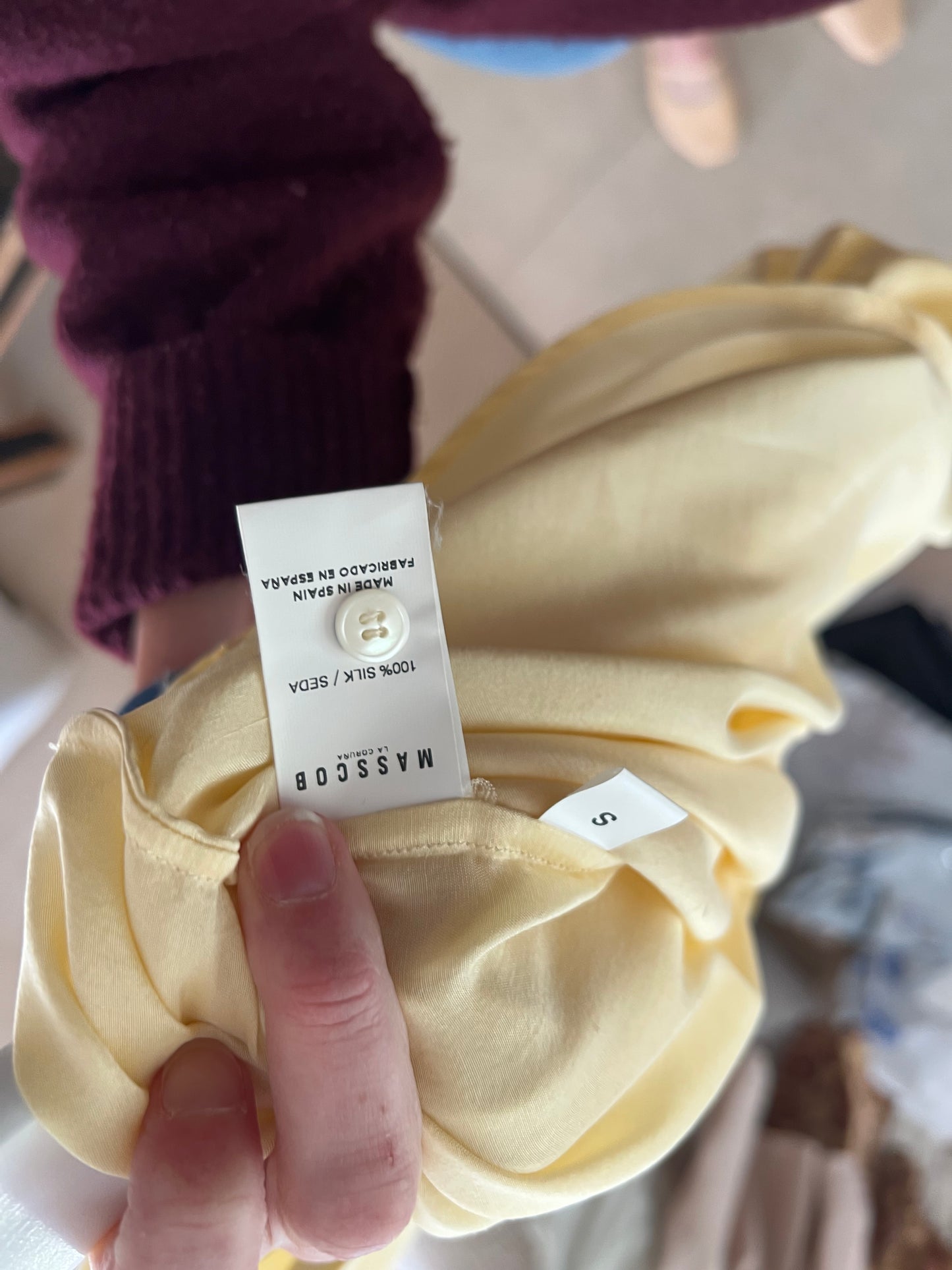 MASSCOB. Blusa amarilla seda T.s