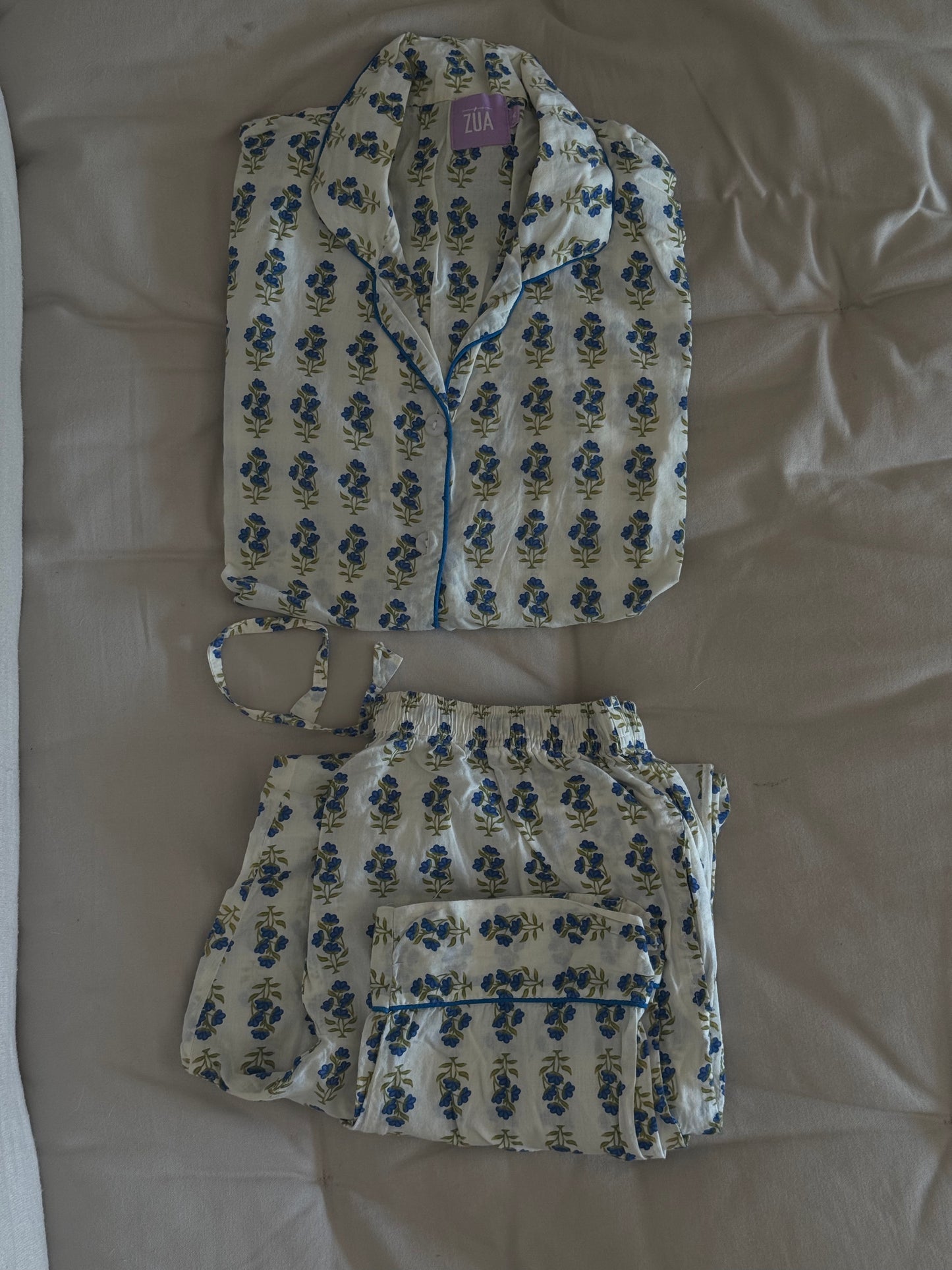 ZUA. Pijama beige flores T.m