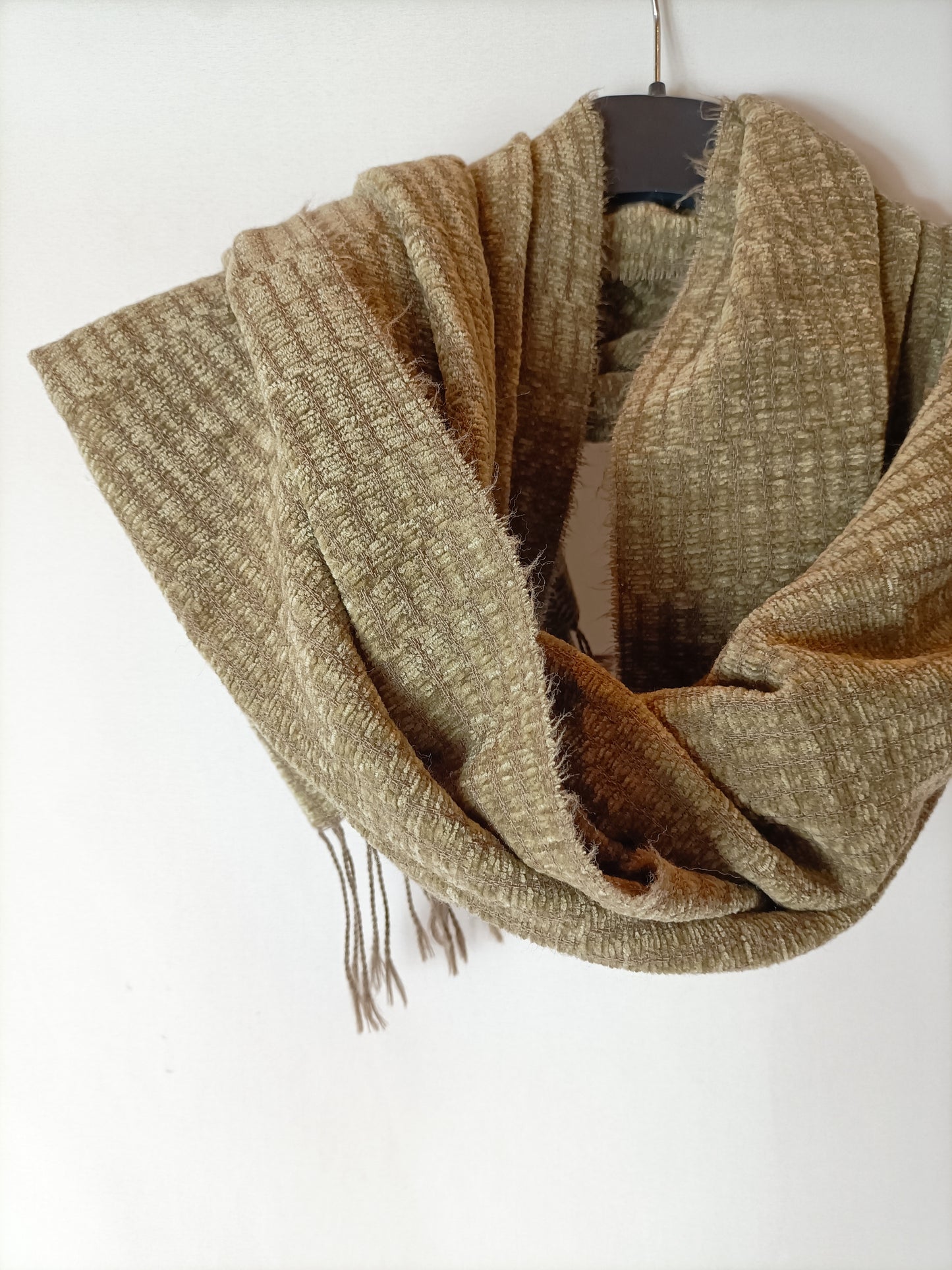 OTRAS. Bufanda tonos verdosos