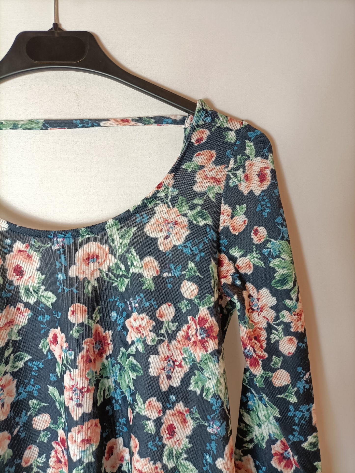 PULL&BEAR. Blue floral Ts top