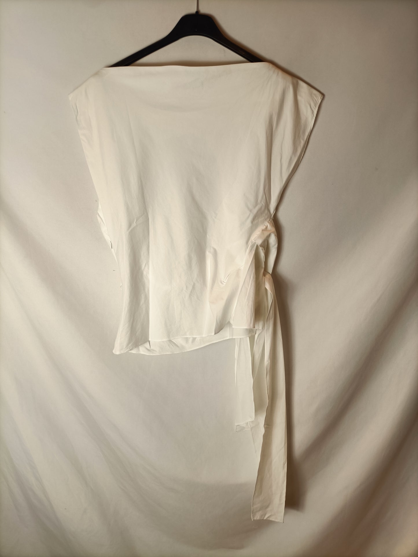 ZARA. Top blanco lazada. T XL
