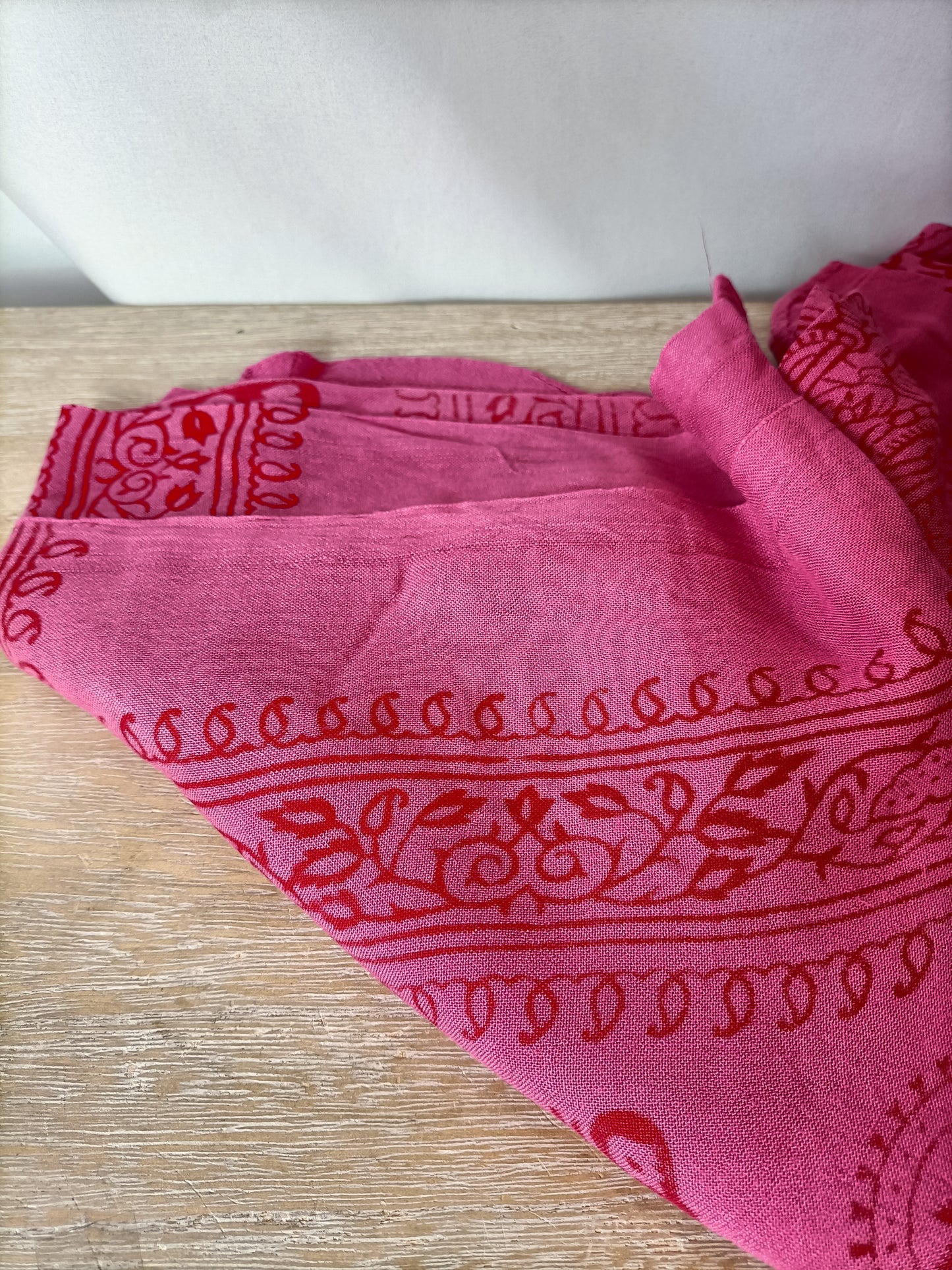 BUGANVILIA. Pareo rosa hippie