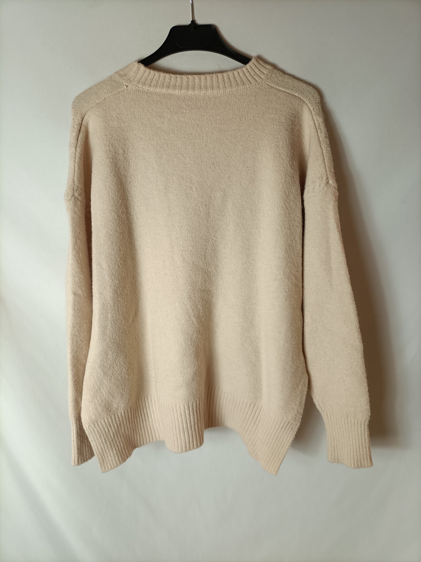 SHEIN. Beige Cable Knit Sweater TU(s)