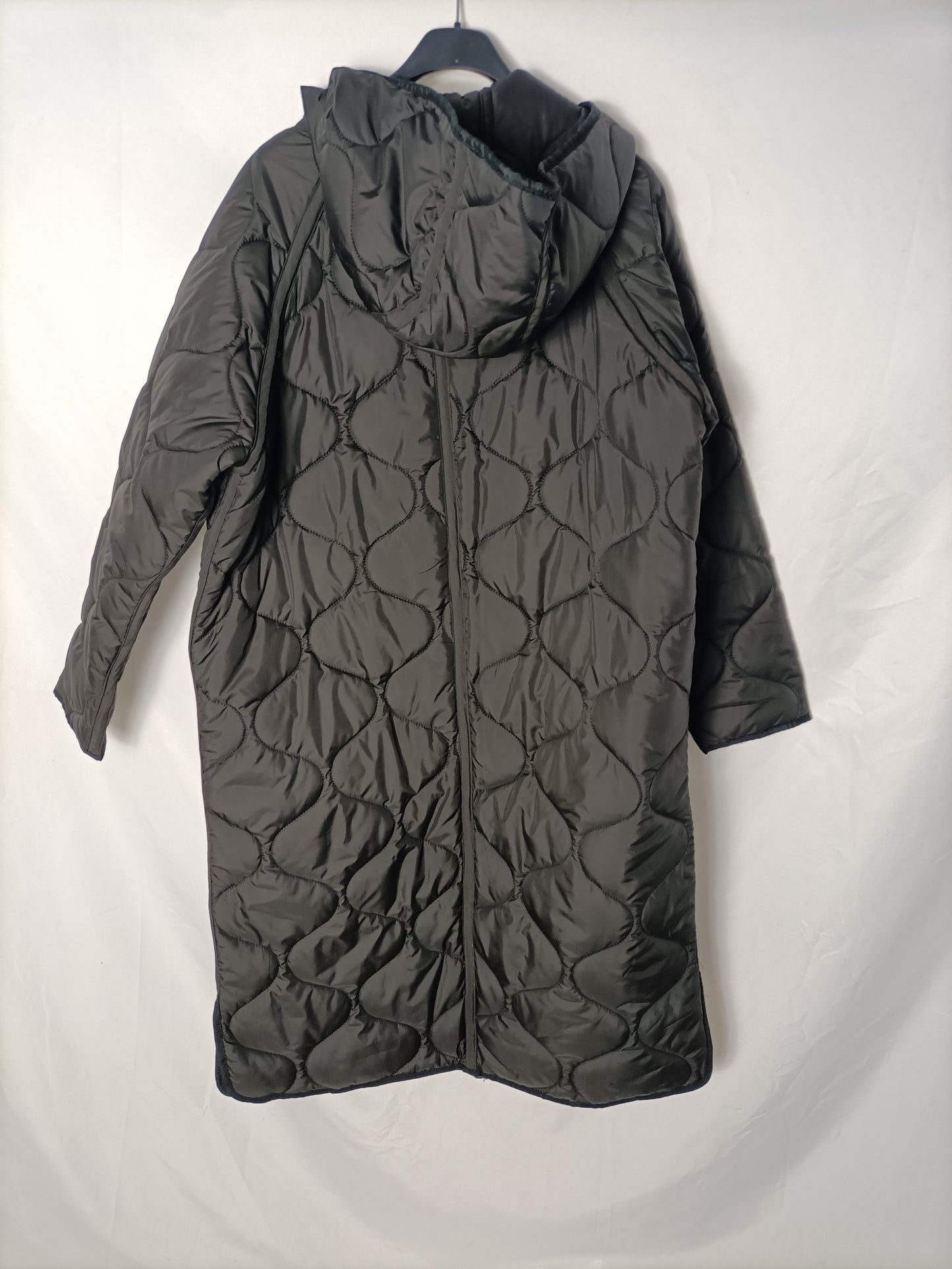 ZARA. Plumas negro textura. T S