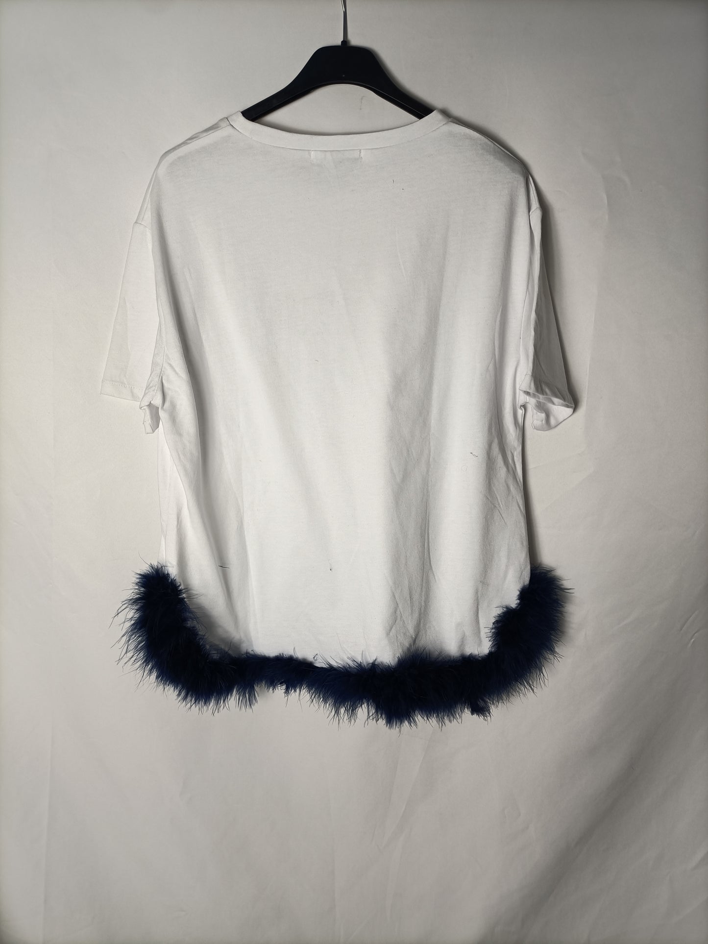 ZARA. Camiseta blanca detalle plumas. T S