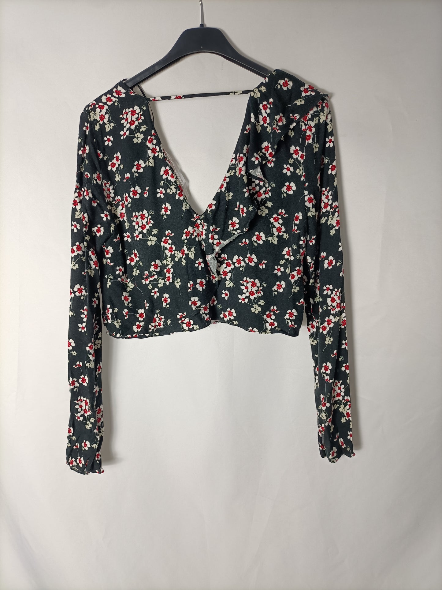 ZARA. Black floral crop top. TS
