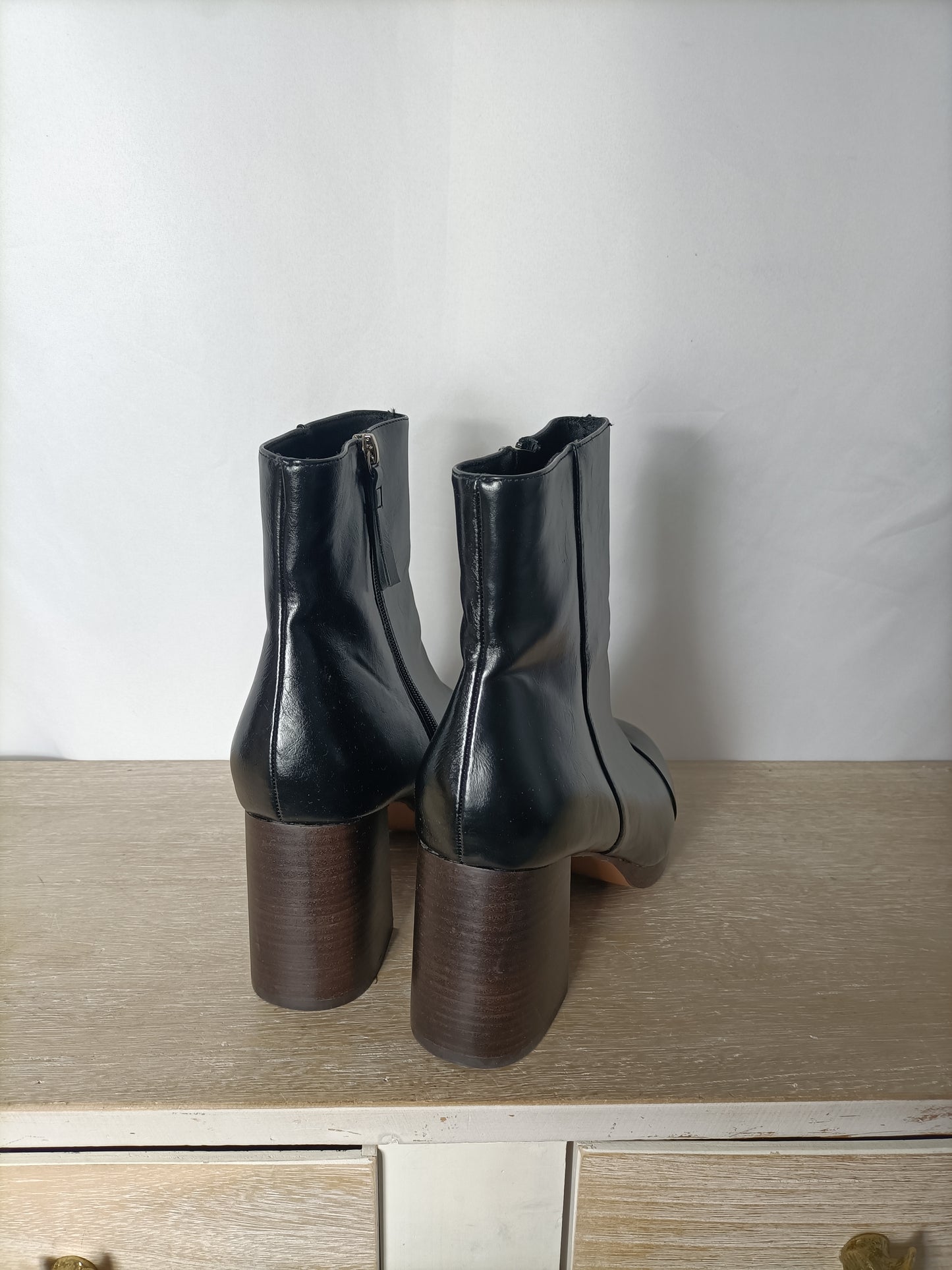 ASOS. Botines negro puntera T.8W (41/42)