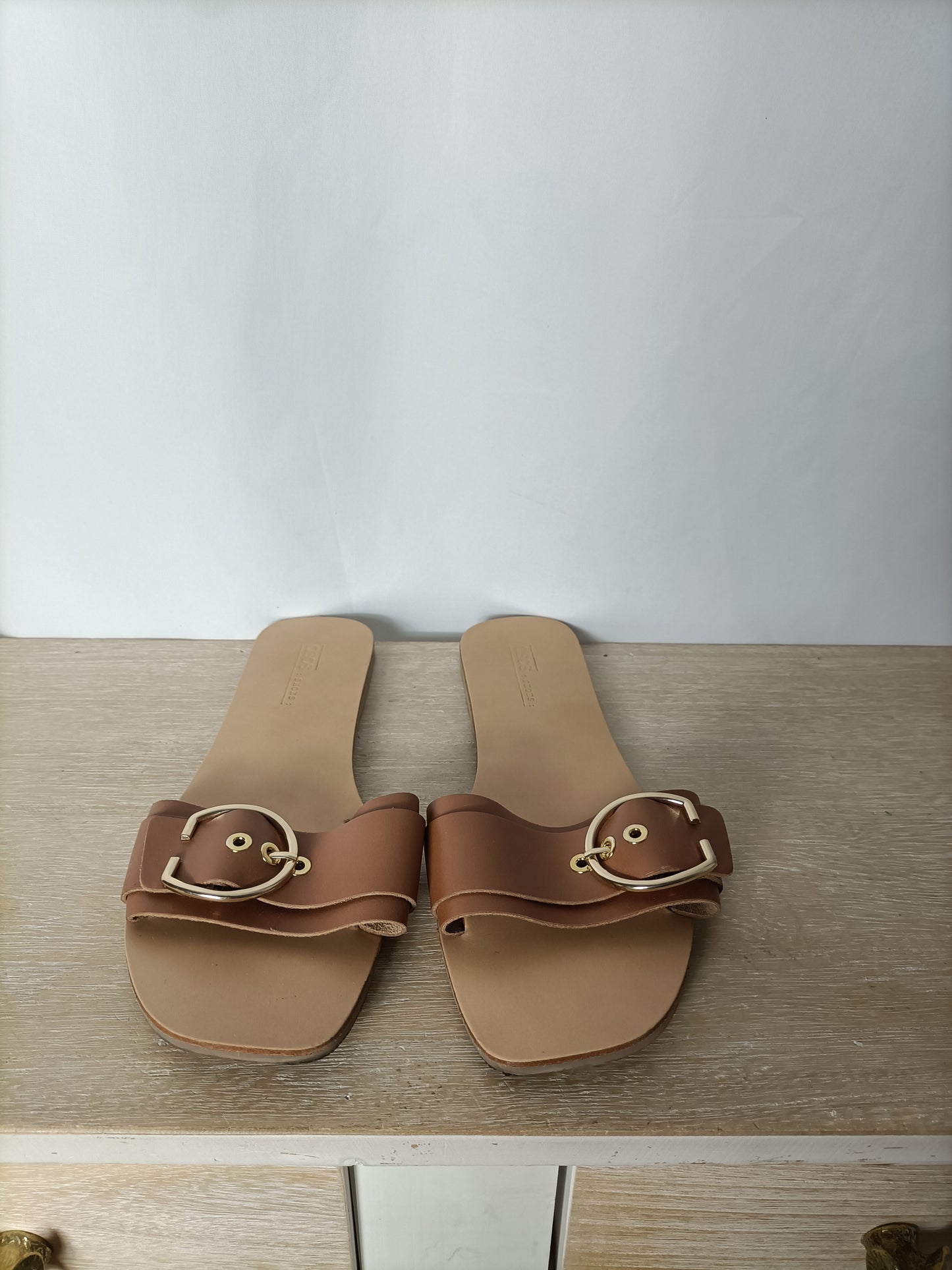 ASOS. Sandalias marrones hebilla T.42